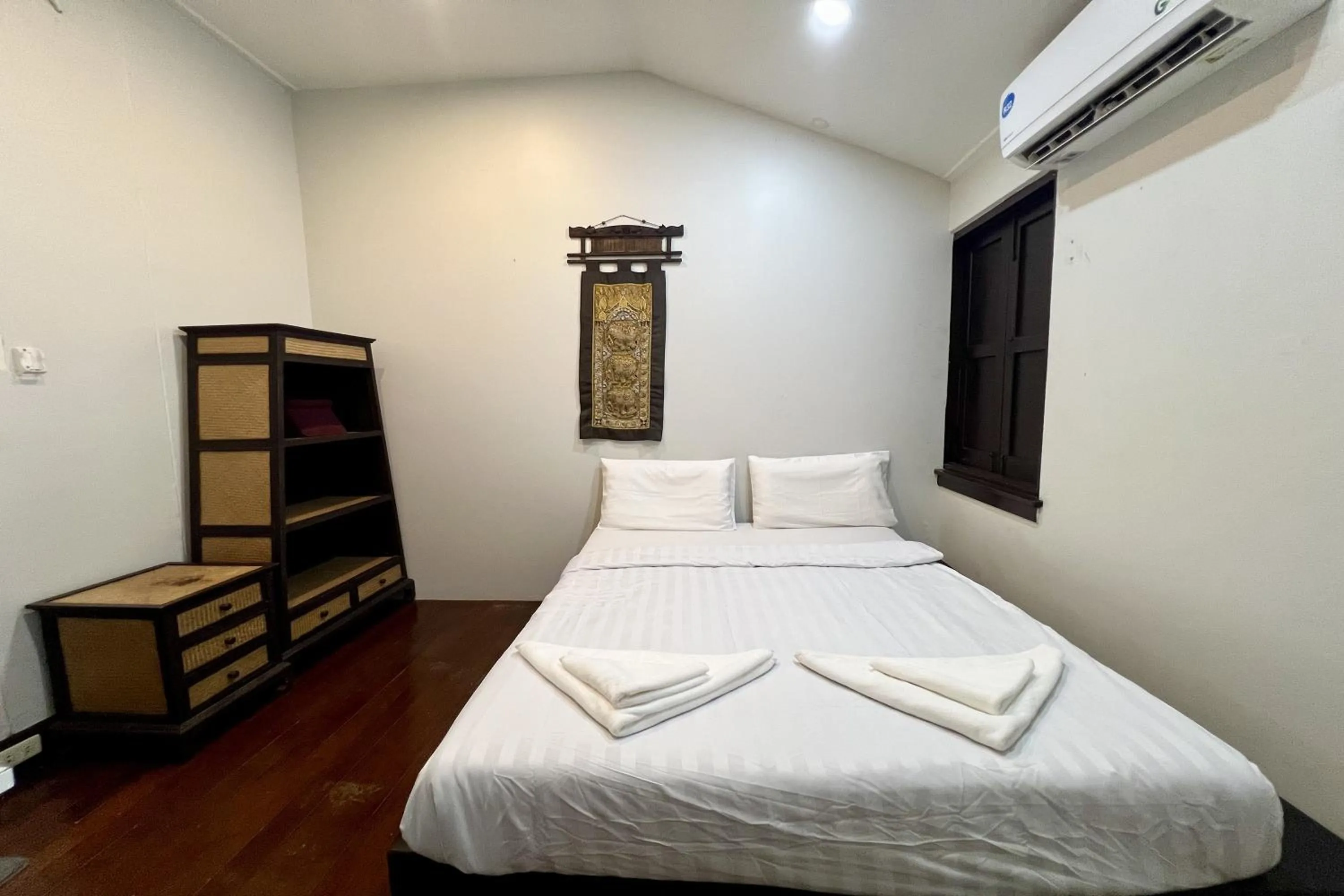 Bedroom, Bed in Orchid Hostel Near Bumrungrad hospital and Nana Market