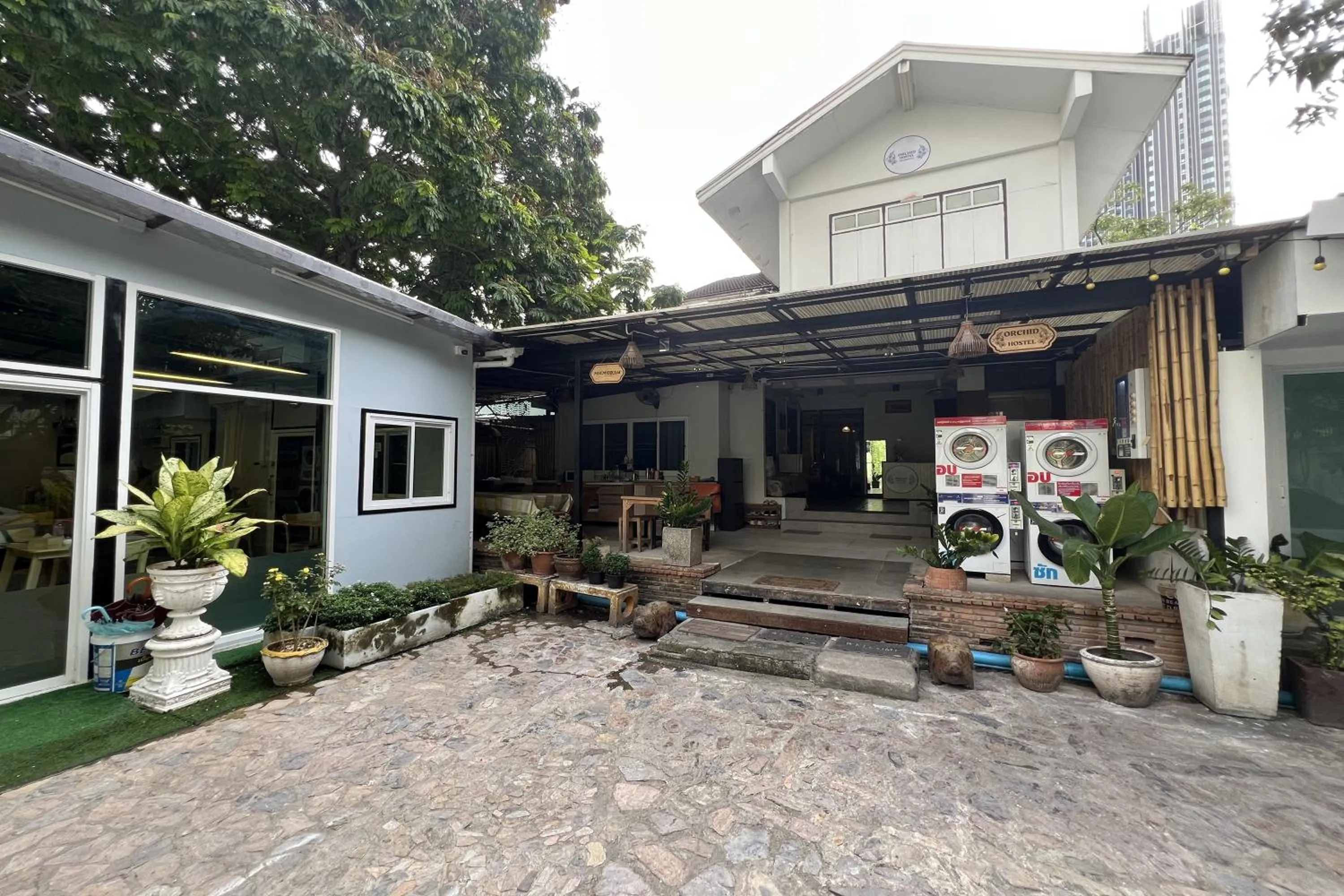 Property building in Orchid Hostel Near Bumrungrad hospital and Nana Market