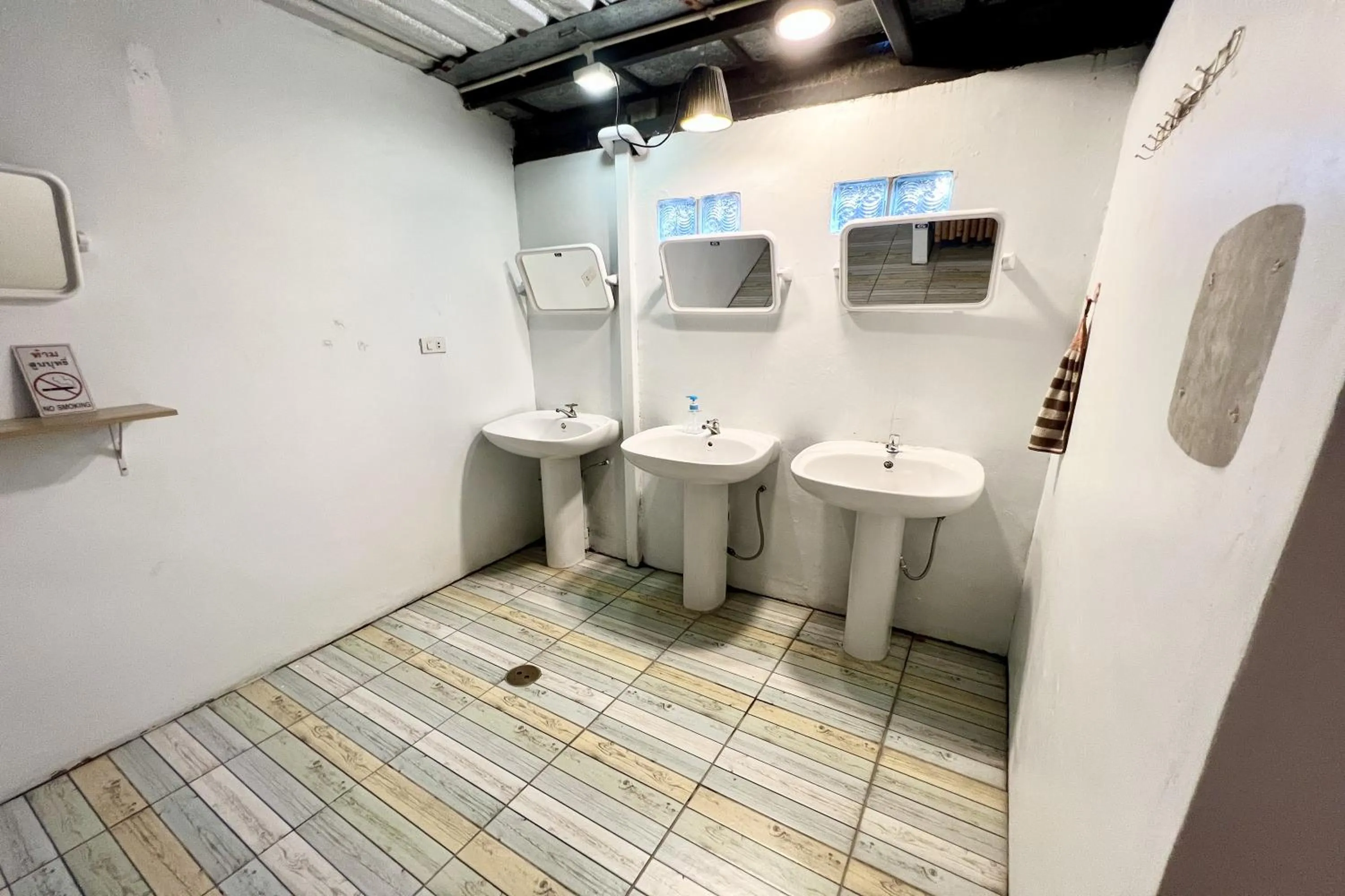 Toilet in Orchid Hostel Near Bumrungrad hospital and Nana Market