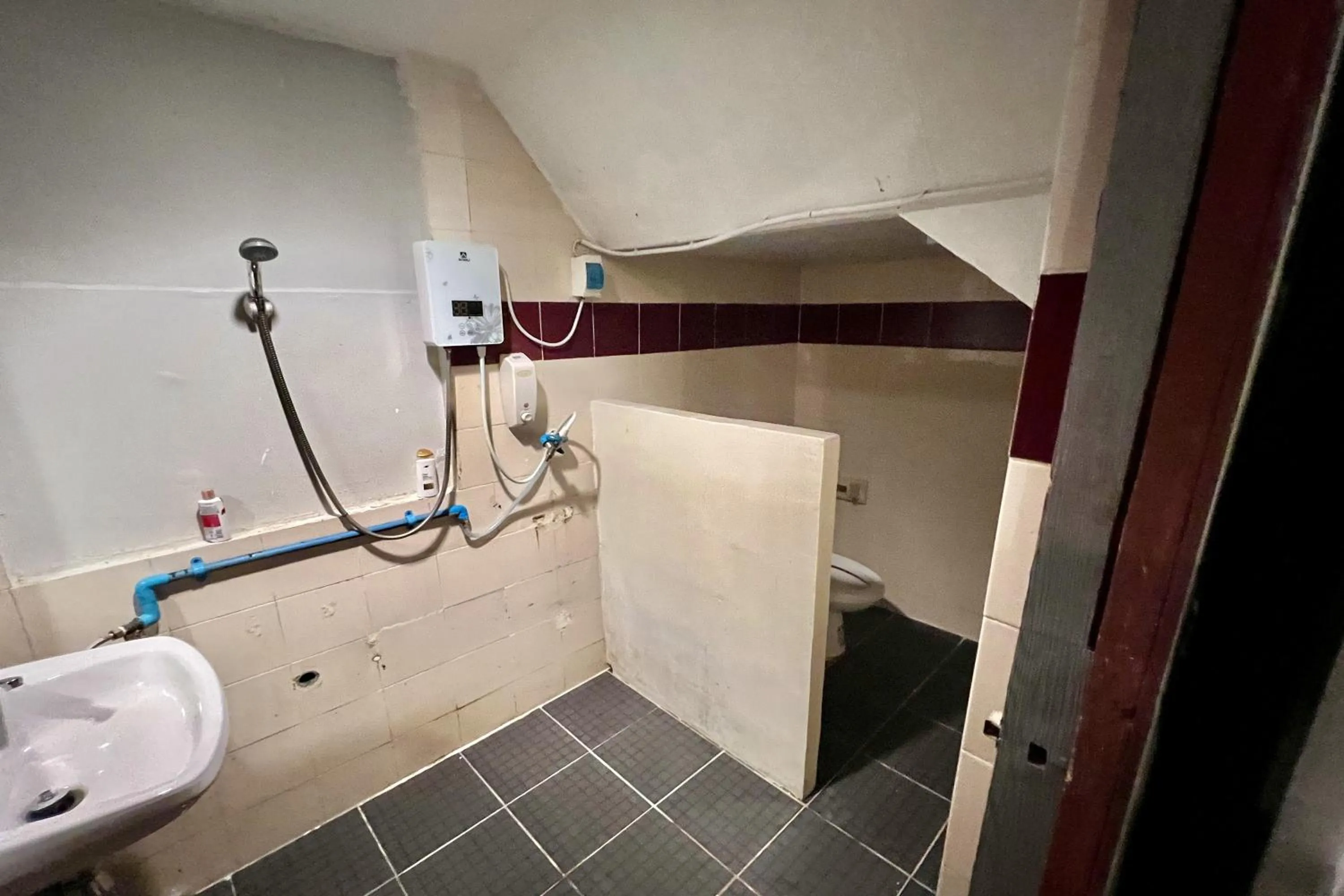 Bathroom in Orchid Hostel Near Bumrungrad hospital and Nana Market