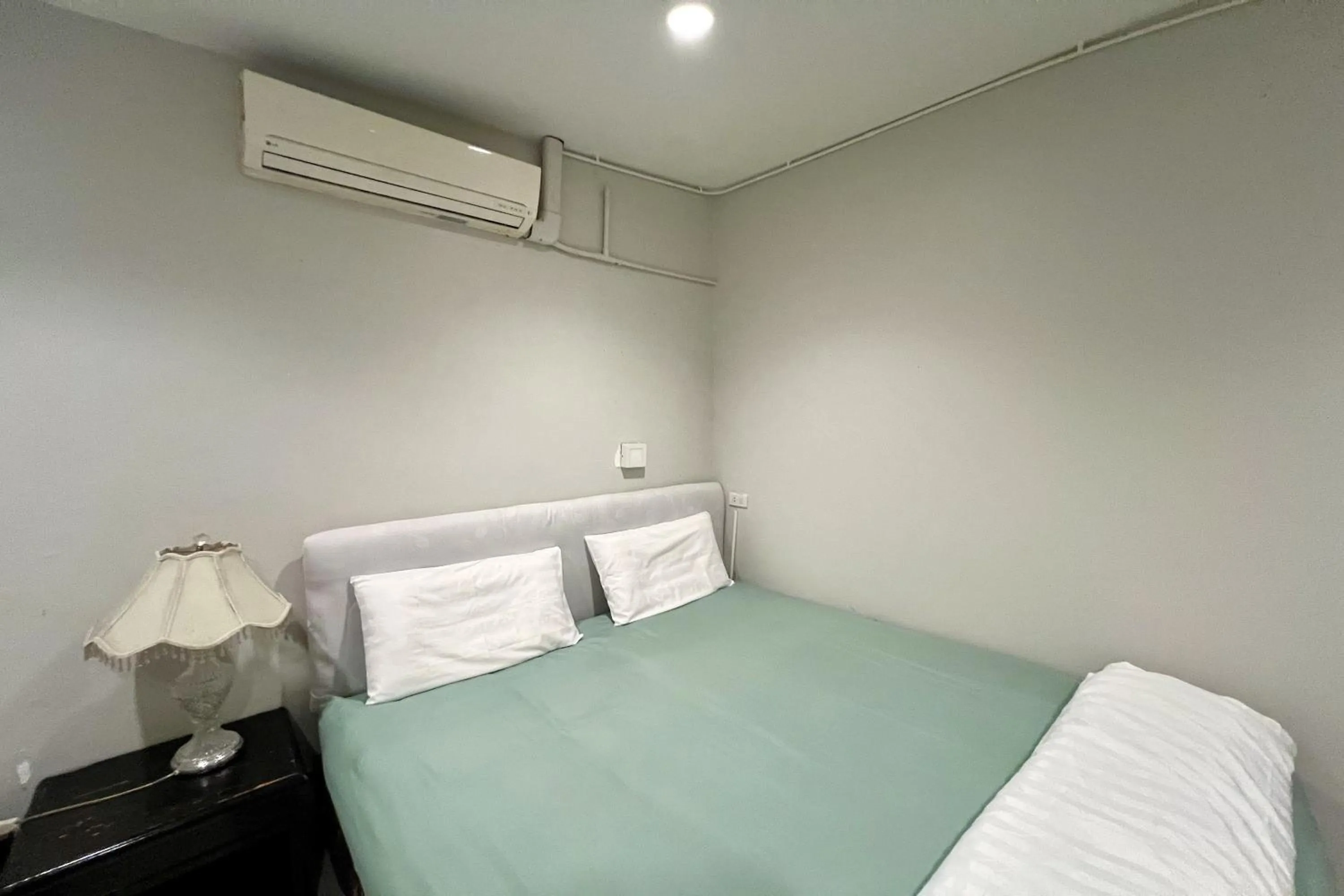 Bed in Orchid Hostel Near Bumrungrad hospital and Nana Market