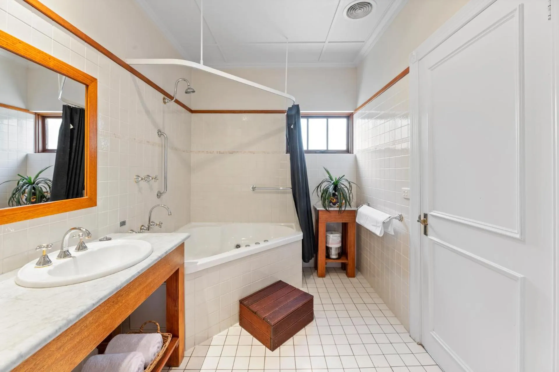 Shower in Balgownie Estate Bendigo