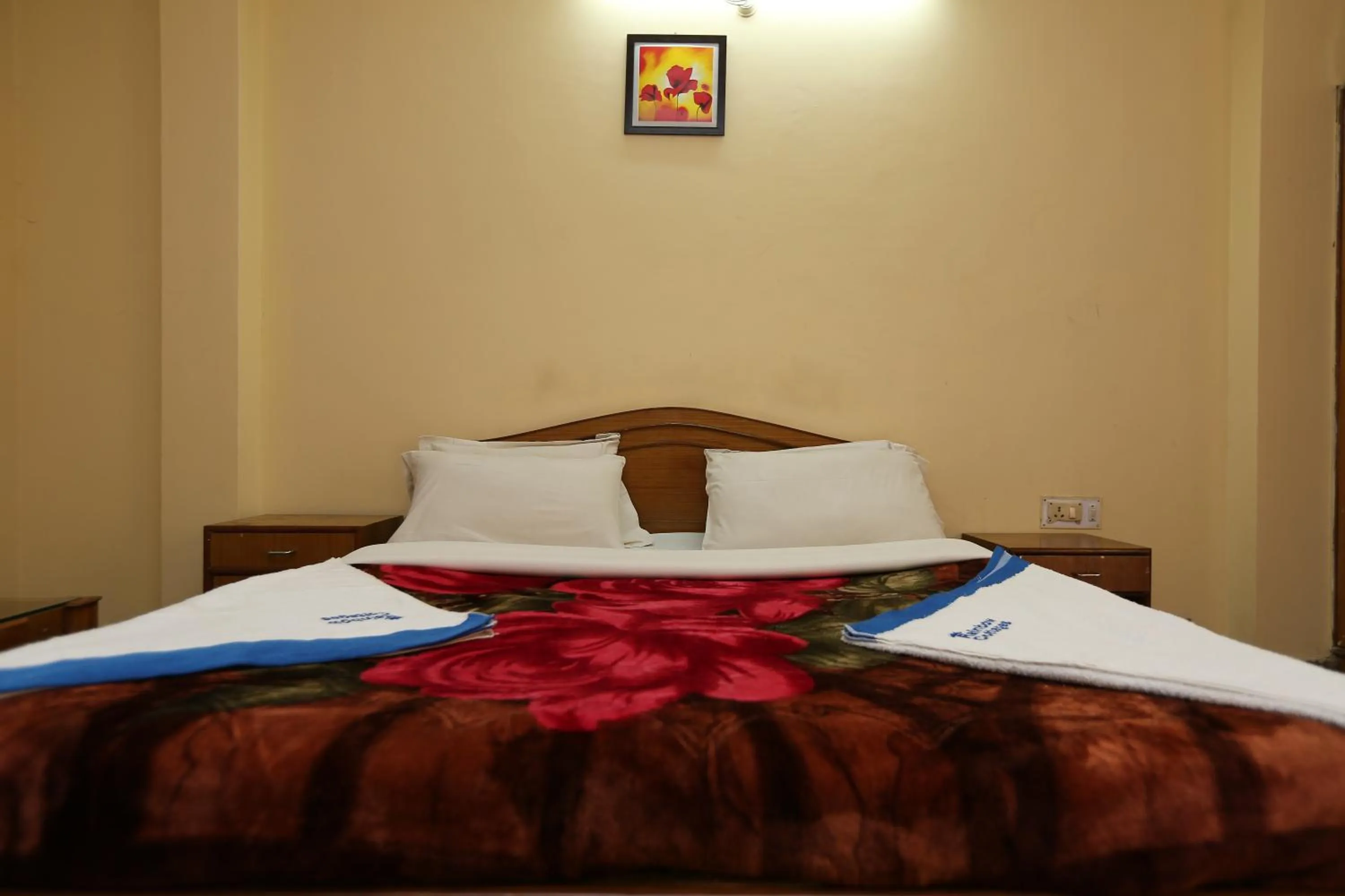 Bed in Rainbow Cottages-Budget Friendly rooms
