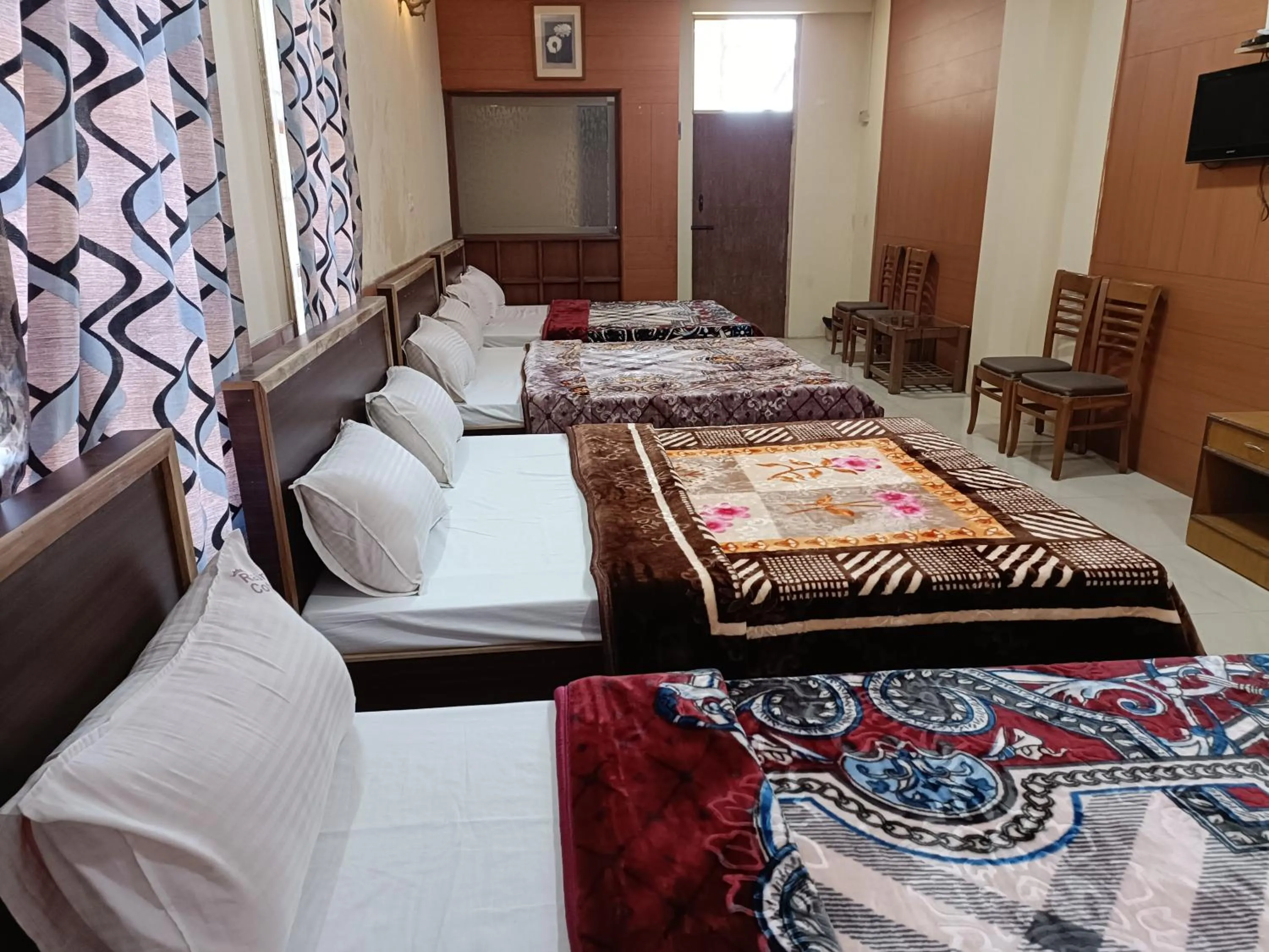 Bed in Rainbow Cottages-Budget Friendly rooms