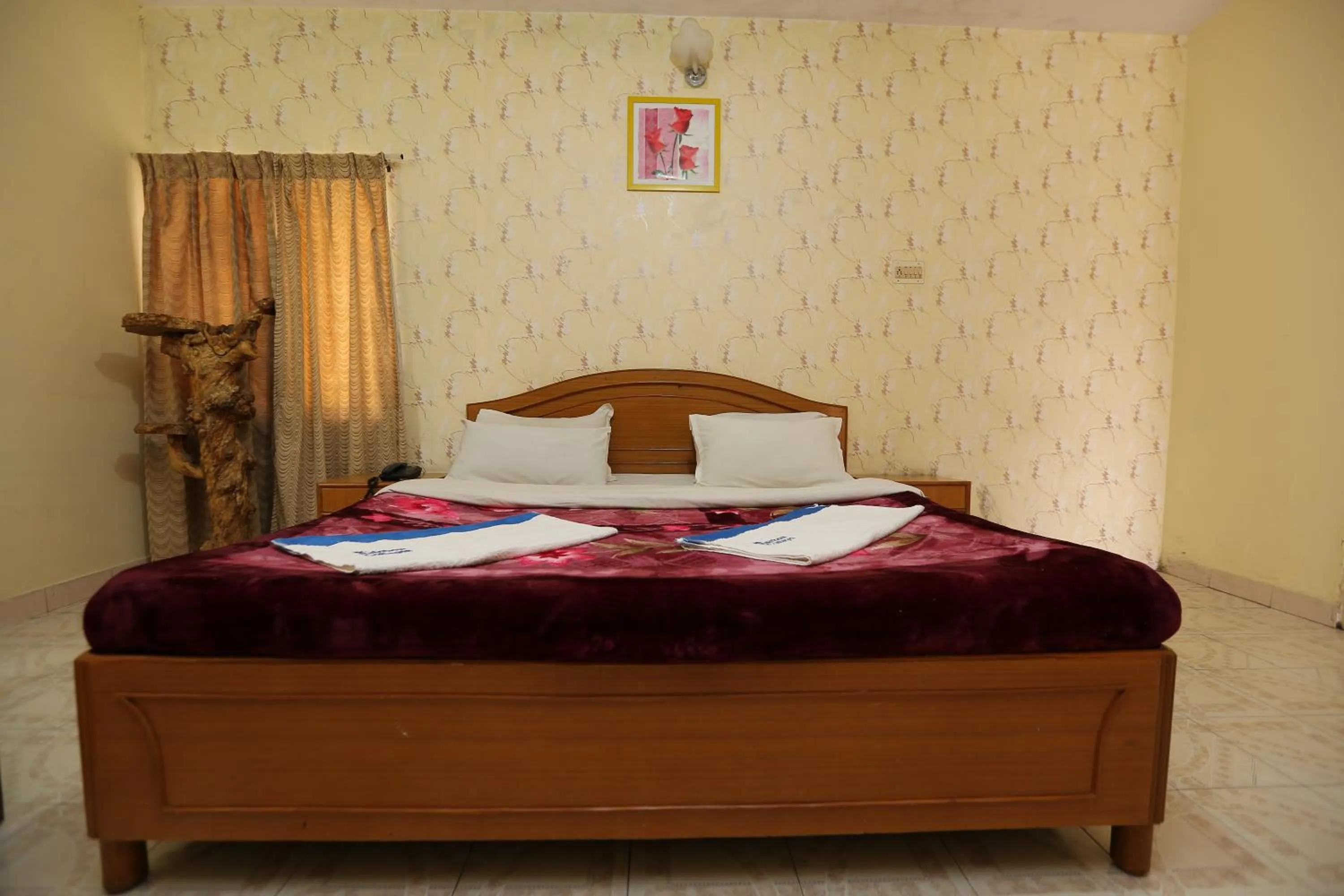 Bed in Rainbow Cottages-Budget Friendly rooms