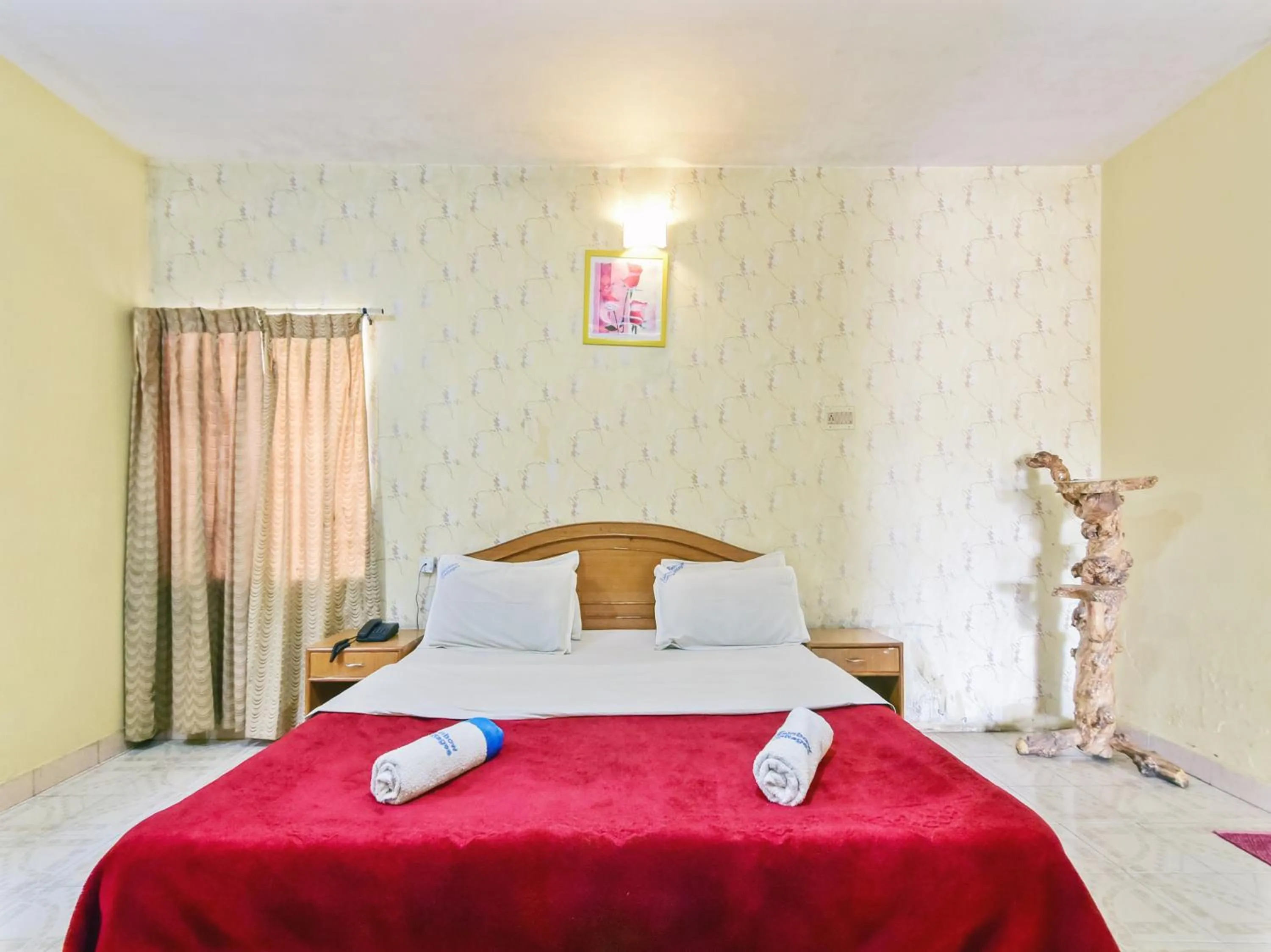 Bed in Rainbow Cottages-Budget Friendly rooms