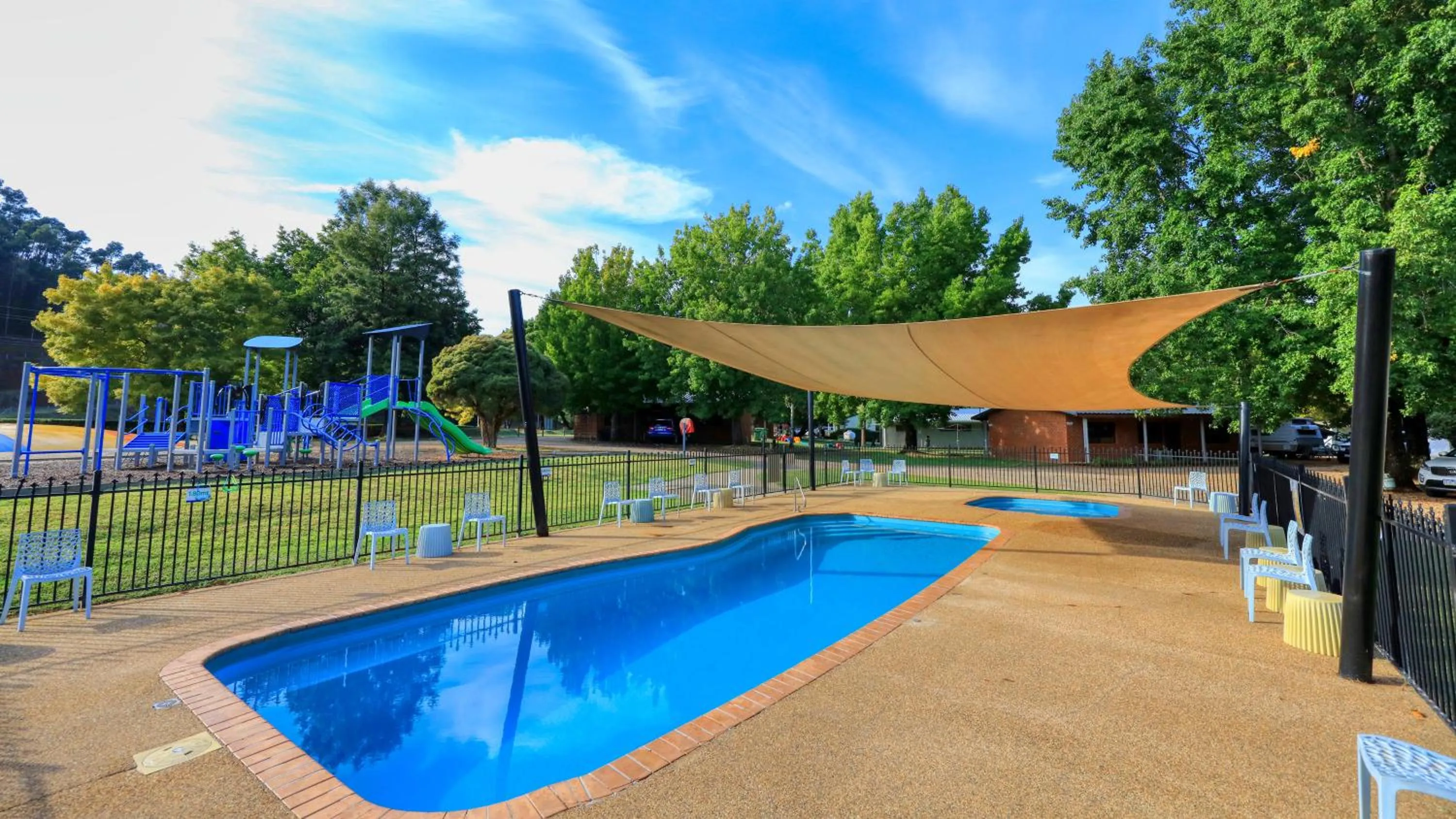 Swimming pool in Bright Porepunkah Holiday Park