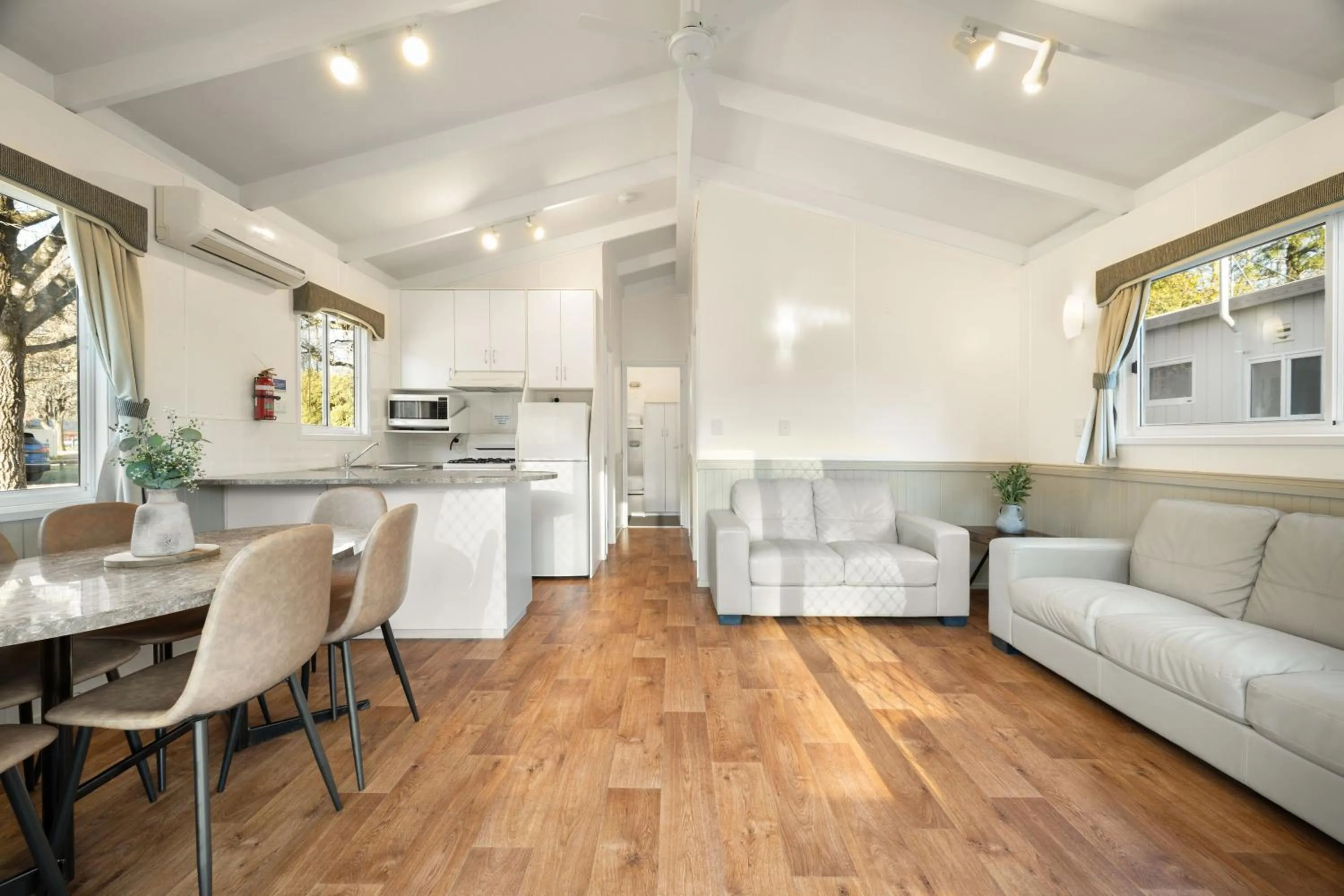 Kitchen or kitchenette in Bright Porepunkah Holiday Park