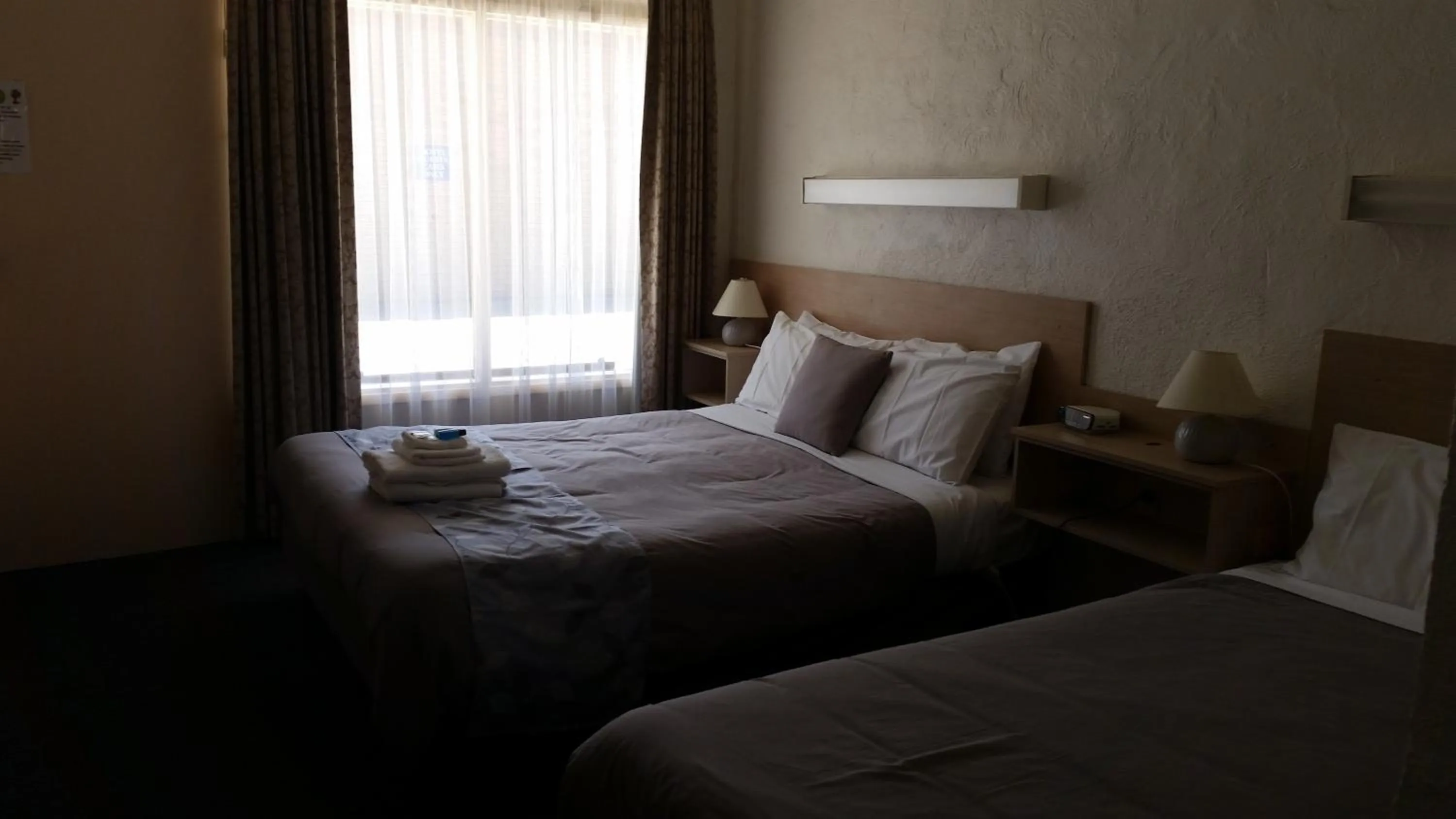 Bedroom, Bed in Belmore Motor Inn