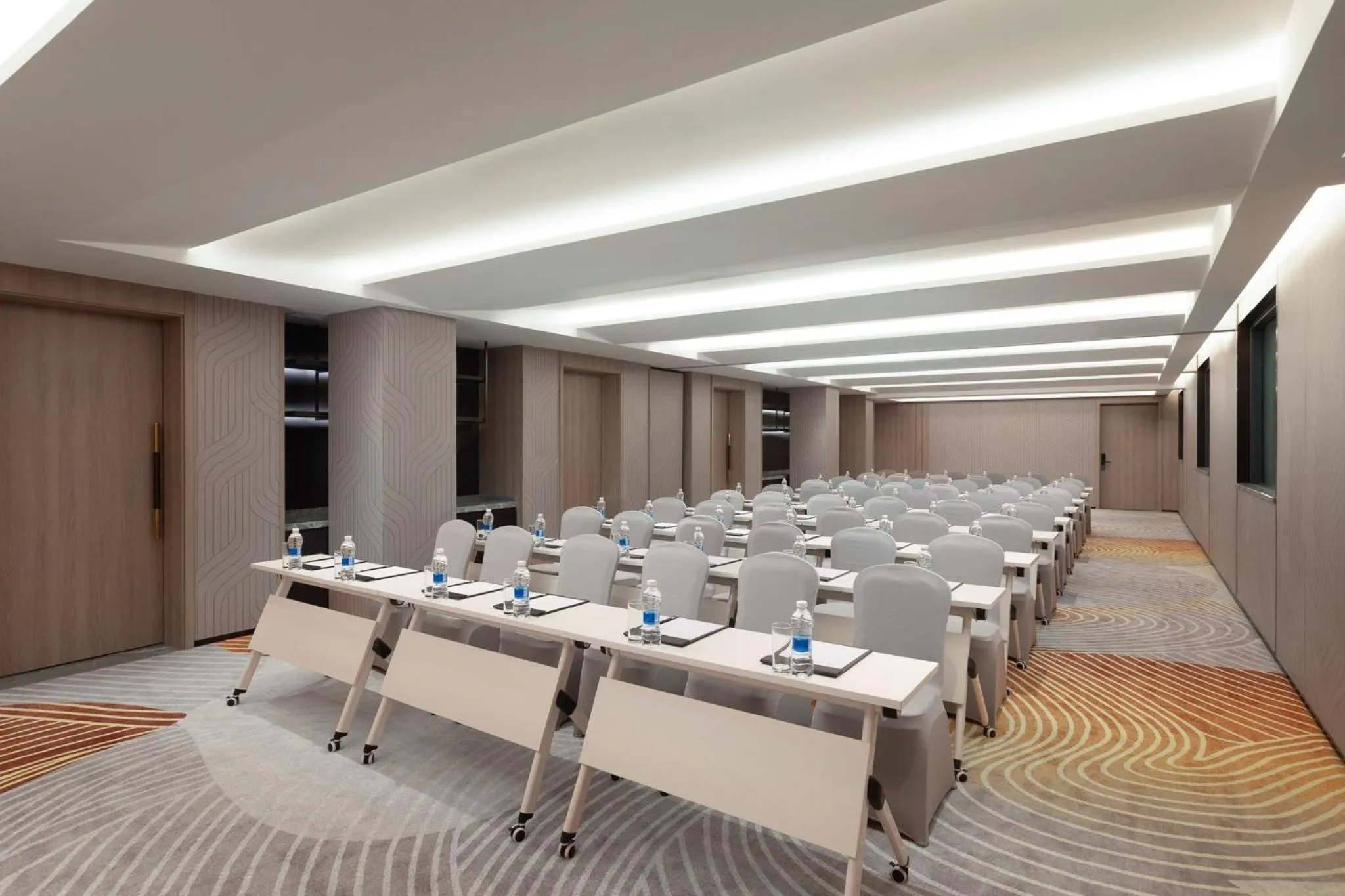 Meeting/conference room in Holiday Inn & Suites Shanghai Changfeng by IHG