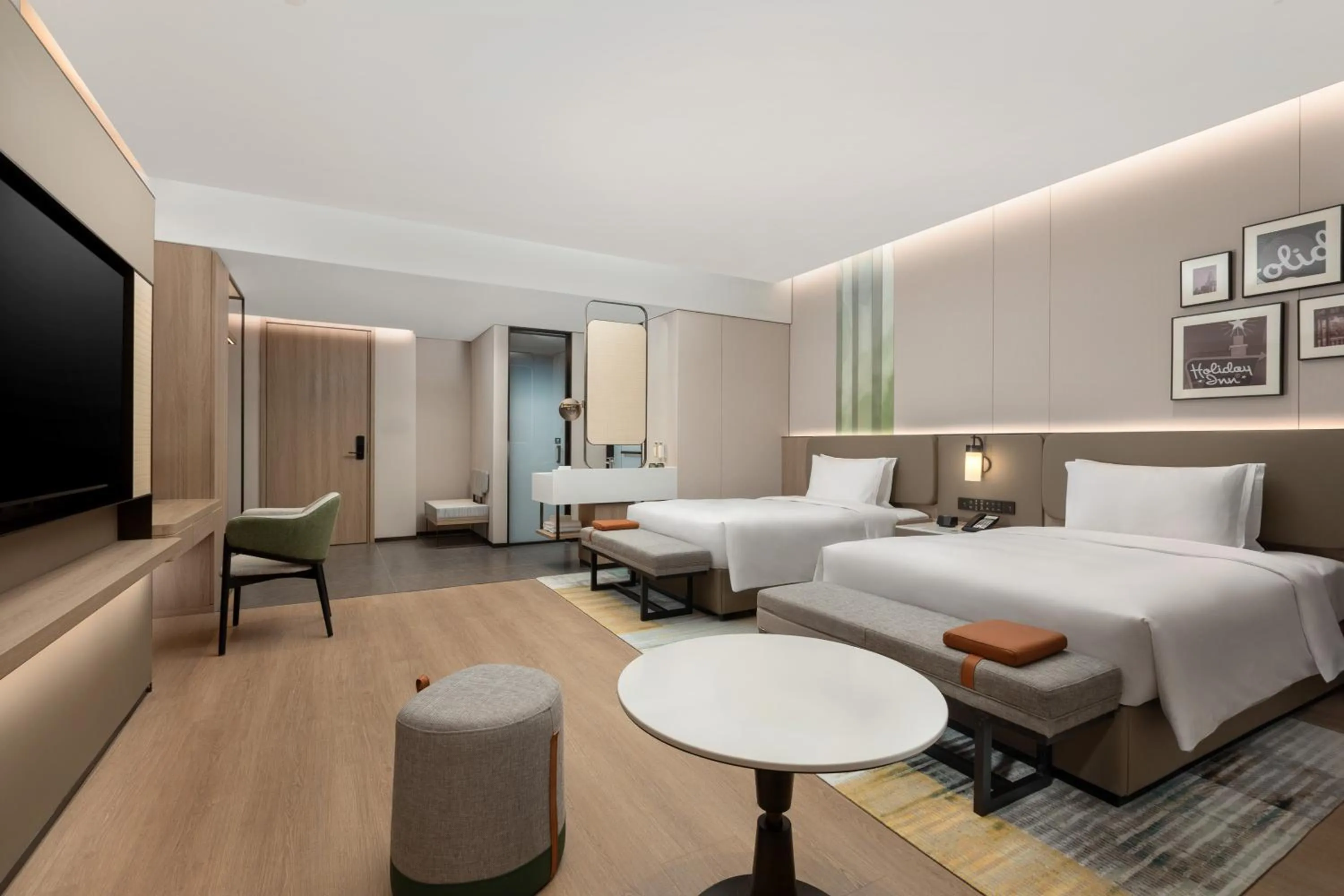 Bed in Holiday Inn & Suites Shanghai Changfeng by IHG