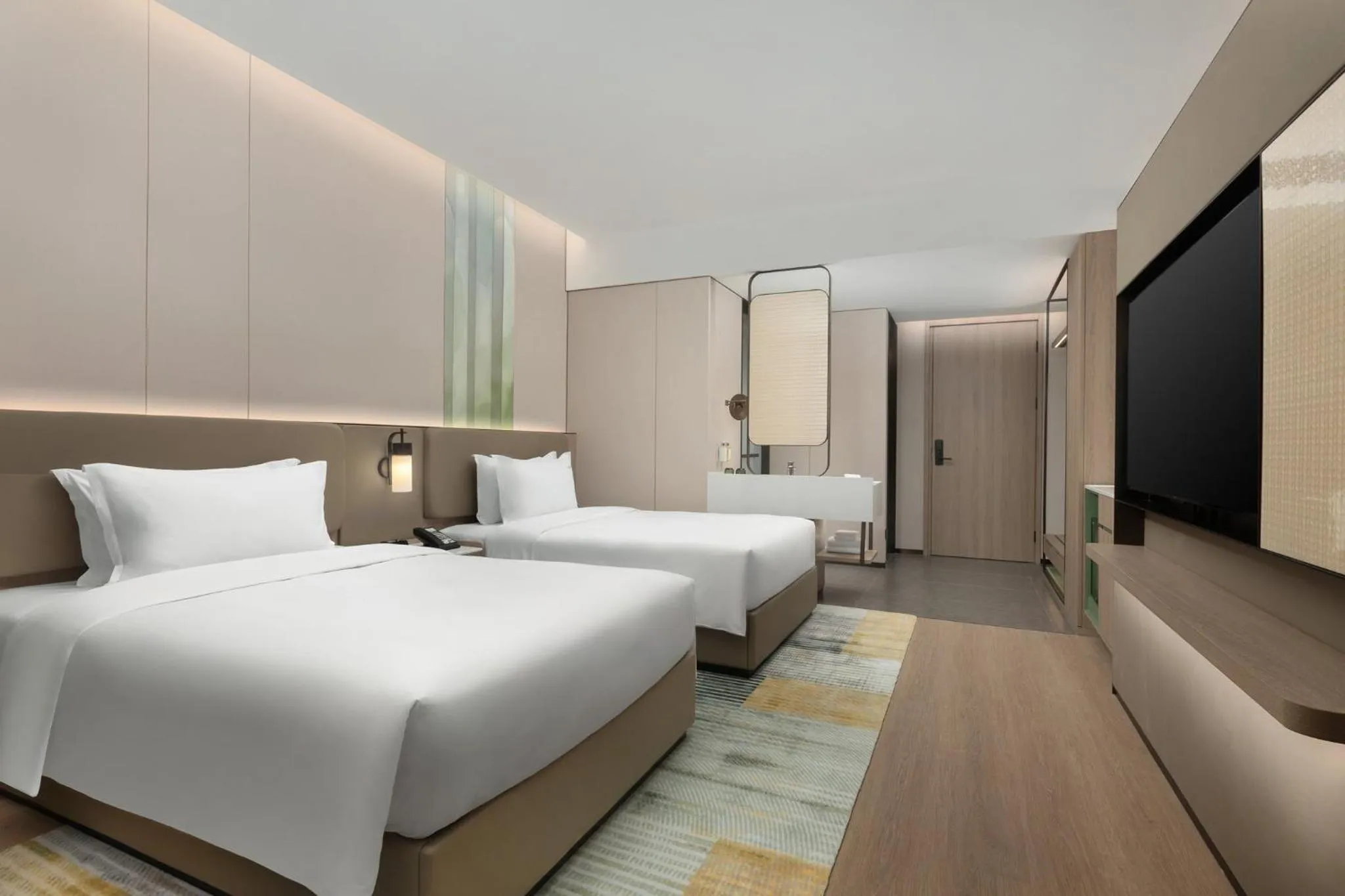 Photo of the whole room, Bed in Holiday Inn & Suites Shanghai Changfeng by IHG