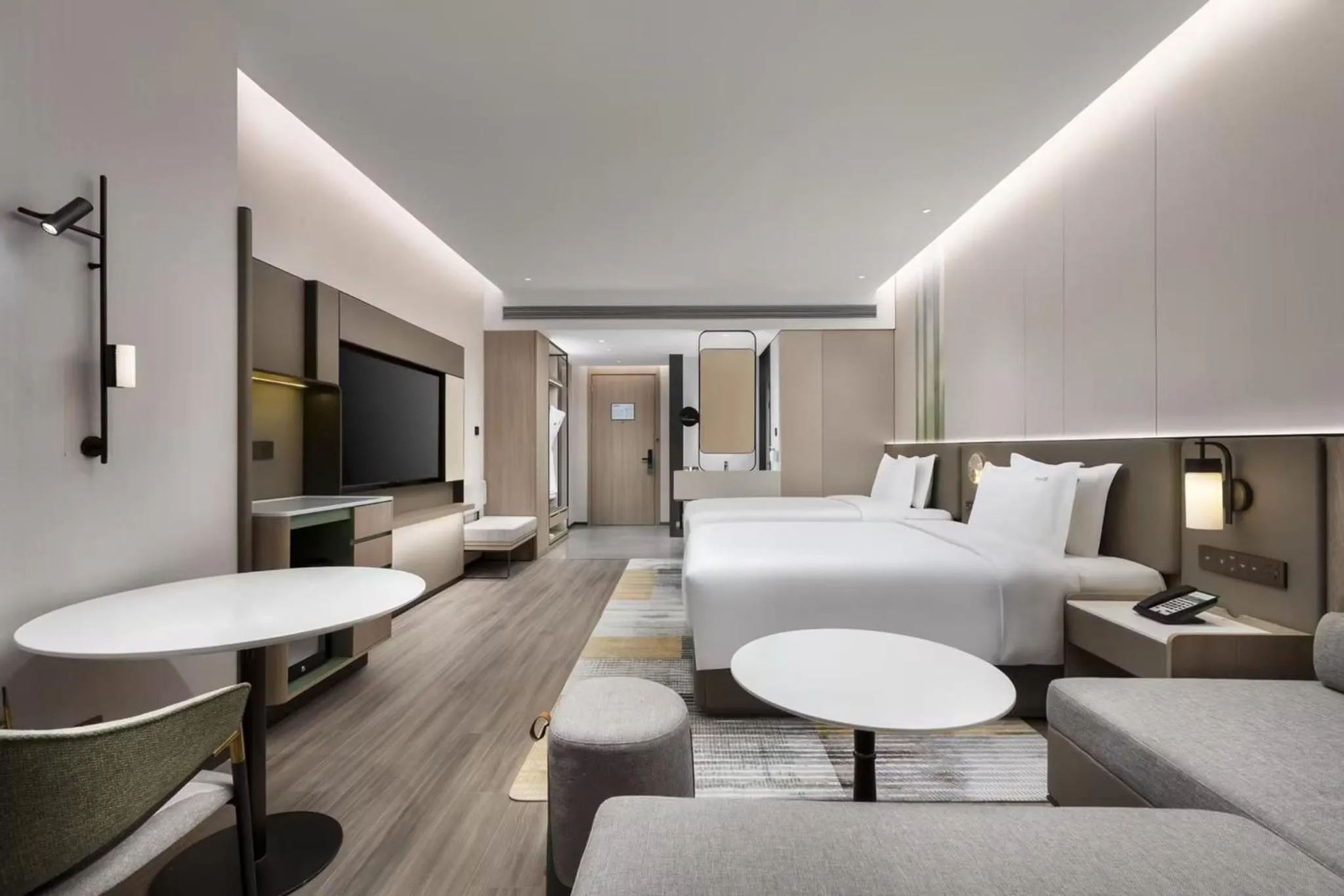 Photo of the whole room, Bed in Holiday Inn & Suites Shanghai Changfeng by IHG