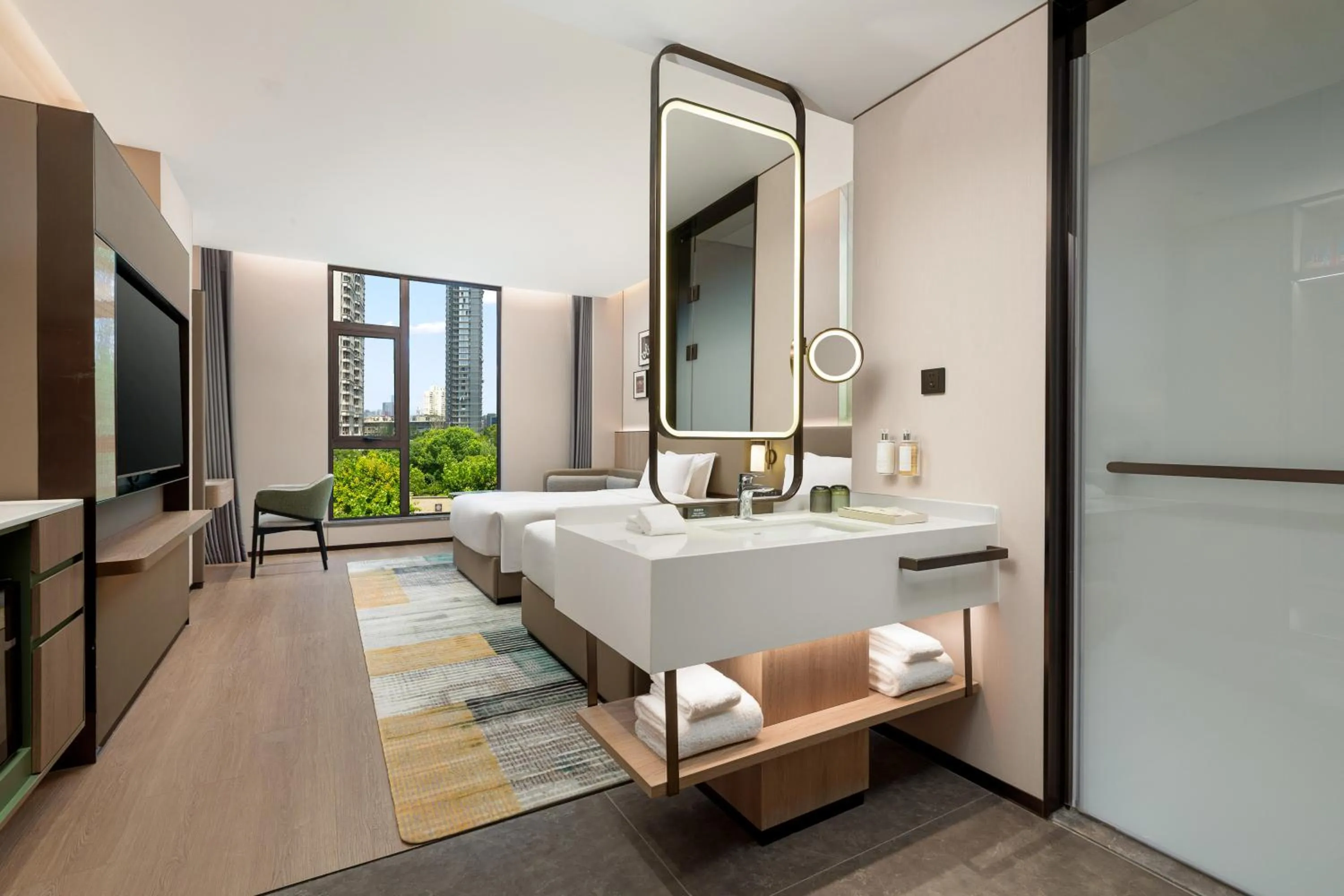 Bathroom, Bed in Holiday Inn & Suites Shanghai Changfeng by IHG