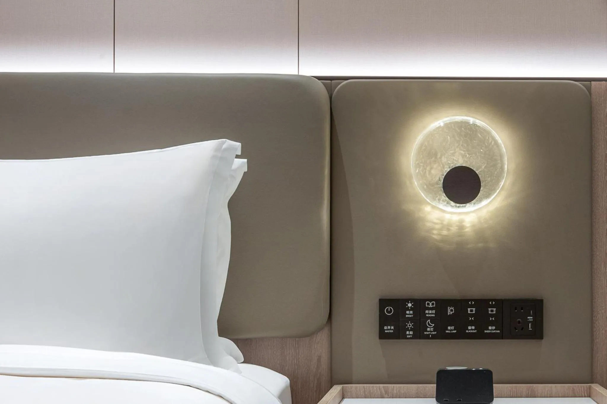 Photo of the whole room, Bed in Holiday Inn & Suites Shanghai Changfeng by IHG