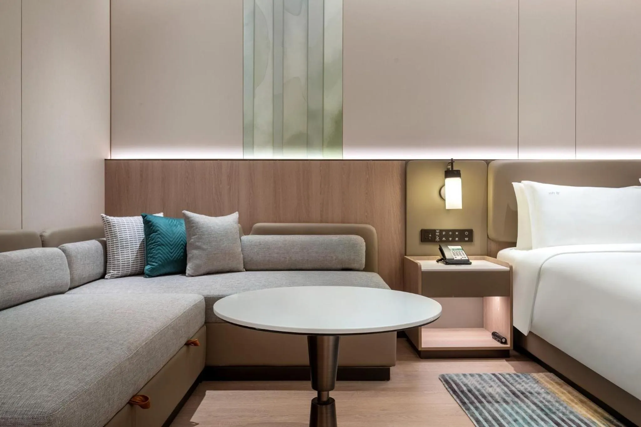 Photo of the whole room, Bed in Holiday Inn & Suites Shanghai Changfeng by IHG