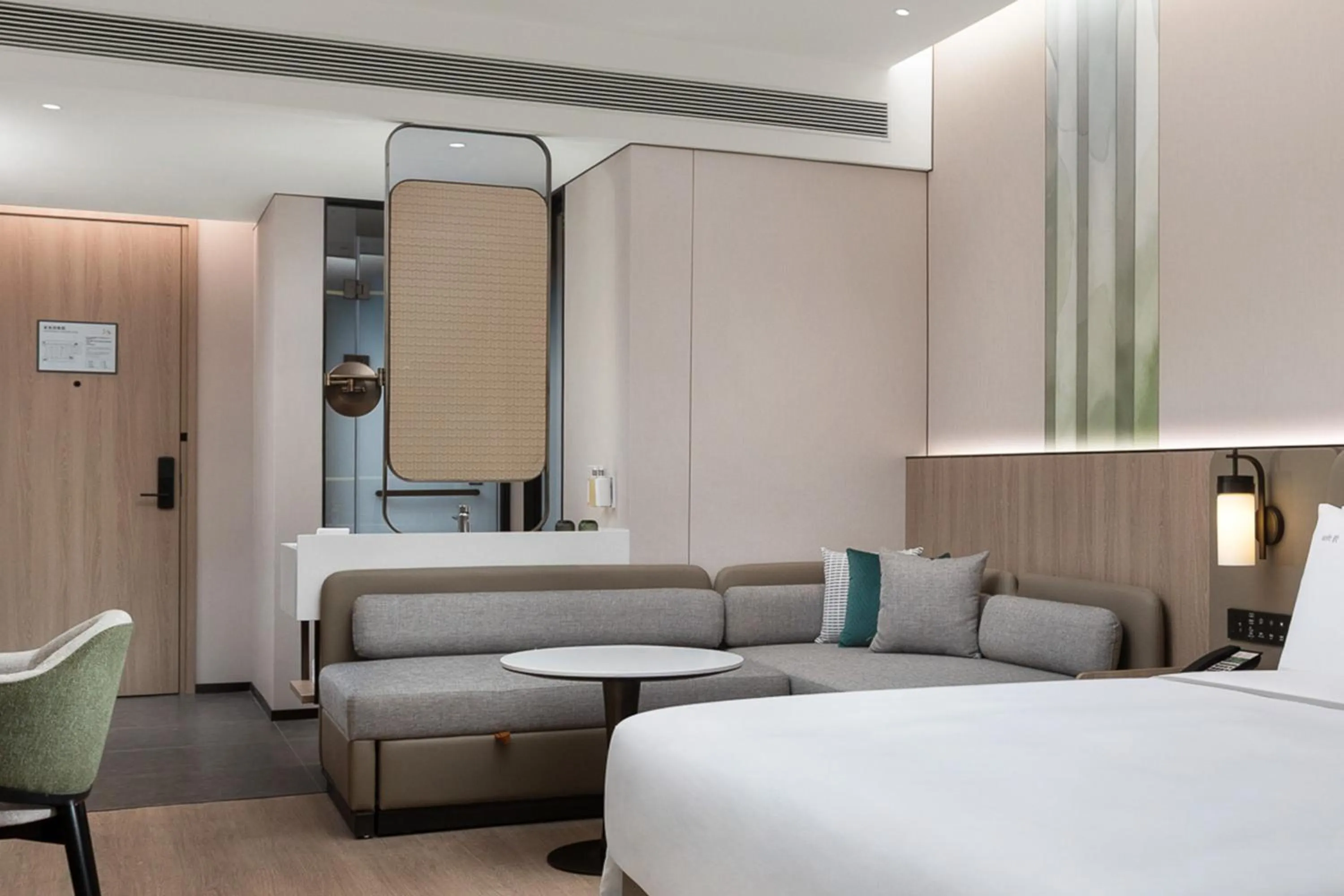 Bathroom, Bed in Holiday Inn & Suites Shanghai Changfeng by IHG