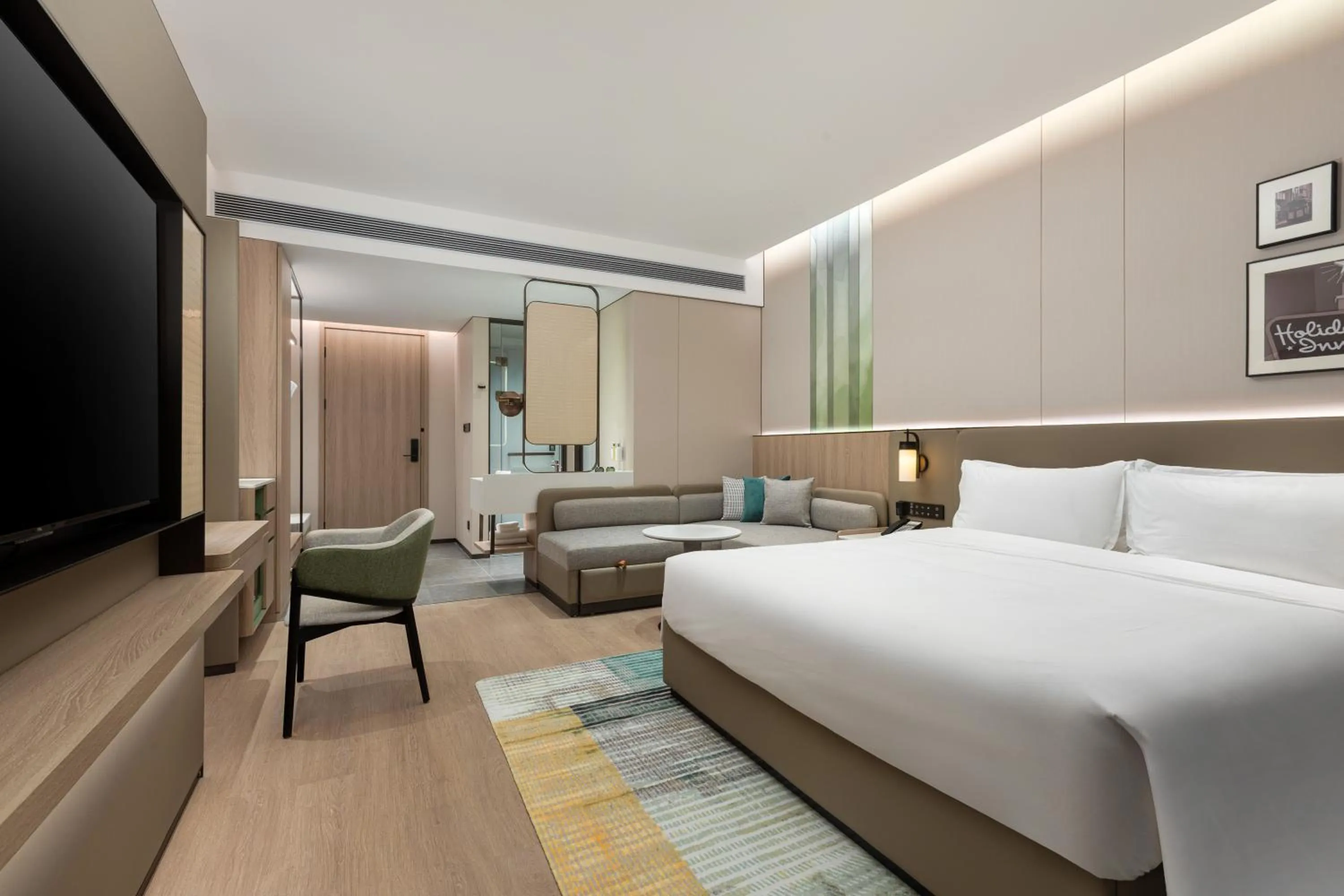 Bed in Holiday Inn & Suites Shanghai Changfeng by IHG
