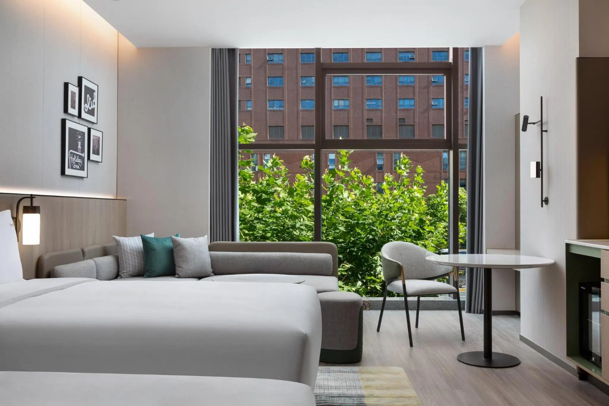 Photo of the whole room, Bed in Holiday Inn & Suites Shanghai Changfeng by IHG