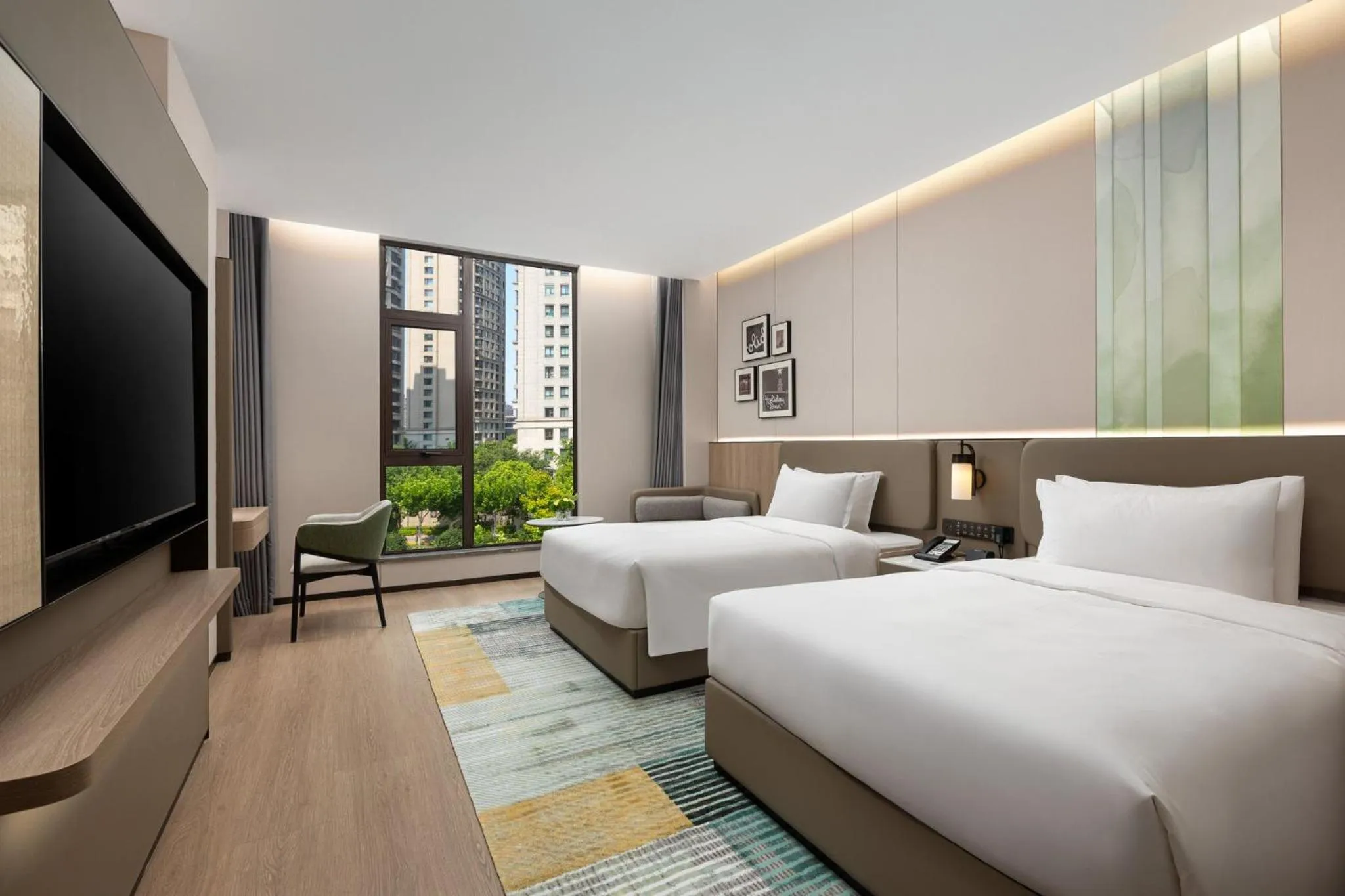 Photo of the whole room, Bed in Holiday Inn & Suites Shanghai Changfeng by IHG