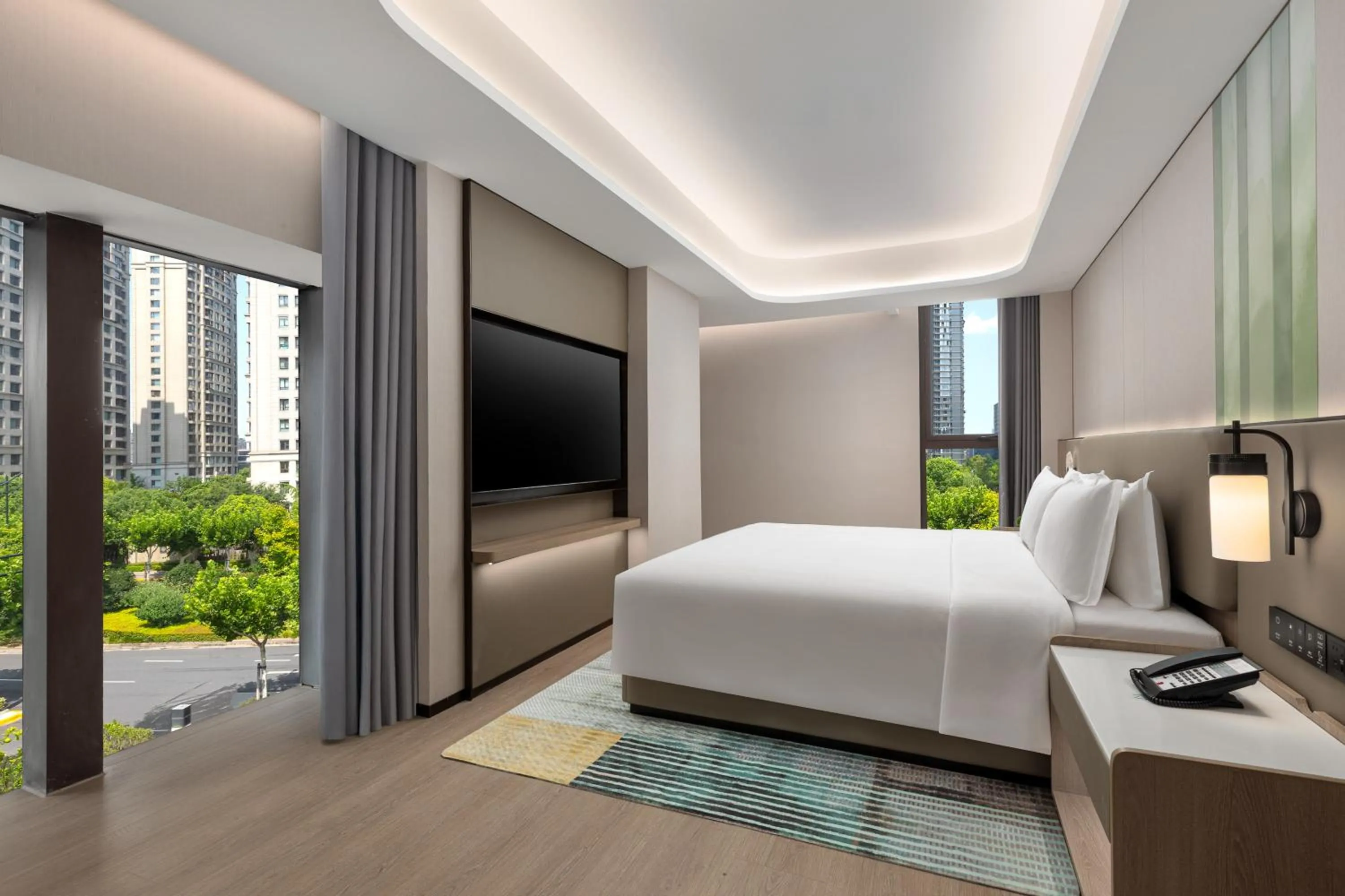 Photo of the whole room, Bed in Holiday Inn & Suites Shanghai Changfeng by IHG