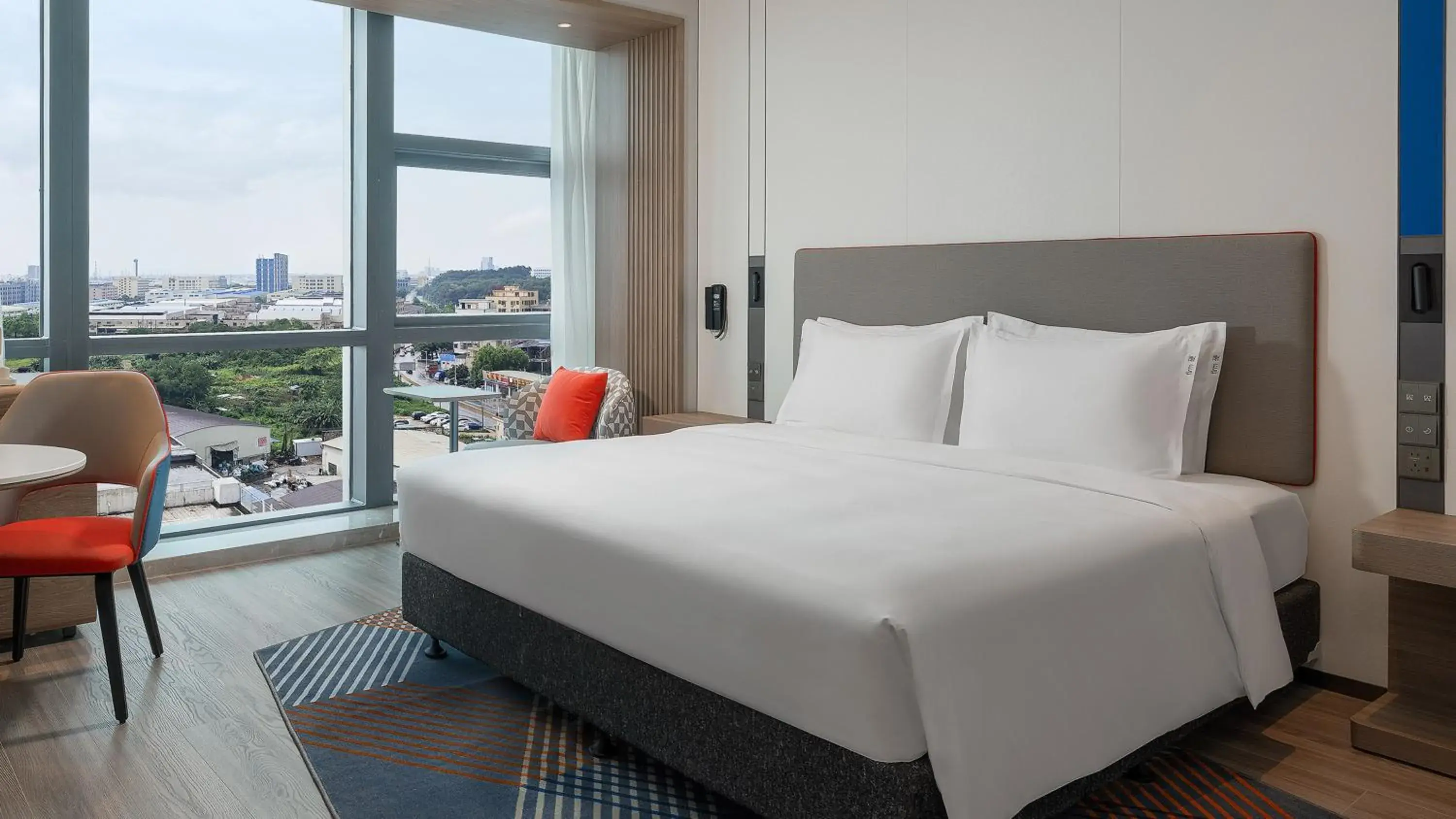 Standard King Room in Holiday Inn Express Foshan Sanshui by IHG Standard King Room in Holiday Inn Express Foshan Sanshui by IHG