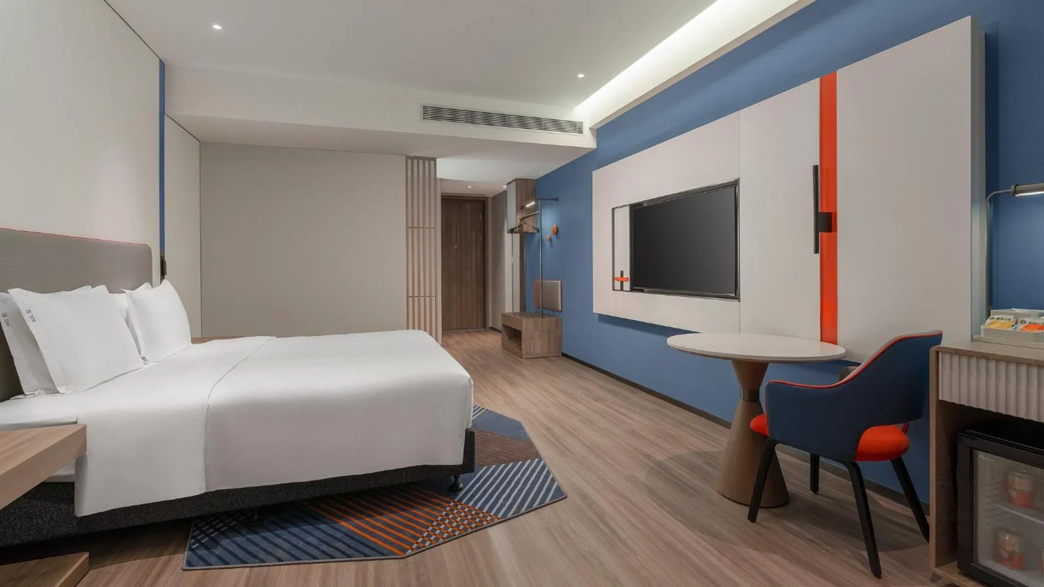 Photo of the whole room, Bed in Holiday Inn Express Foshan Sanshui by IHG