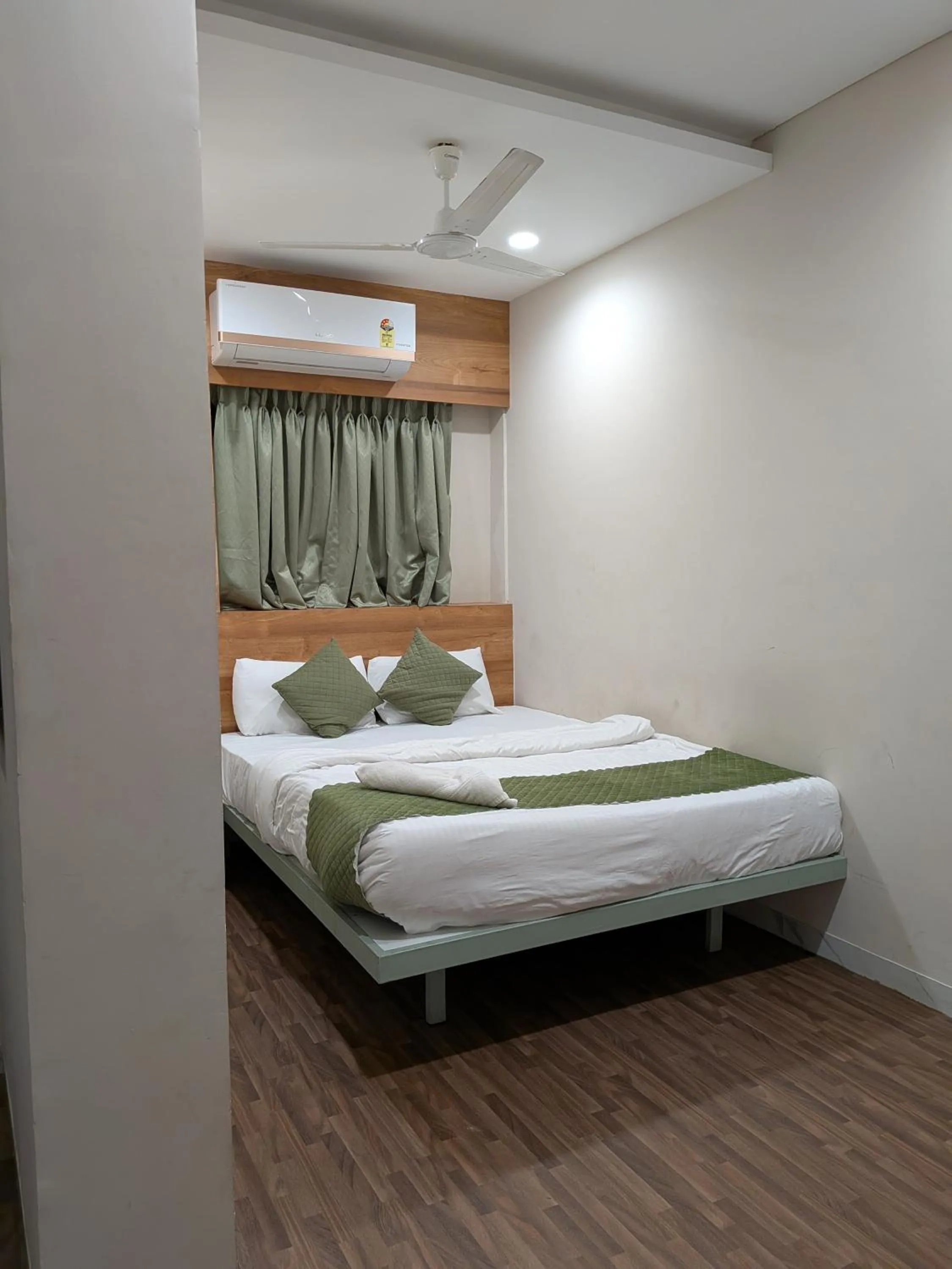 Bed in Hotel Petal Inn