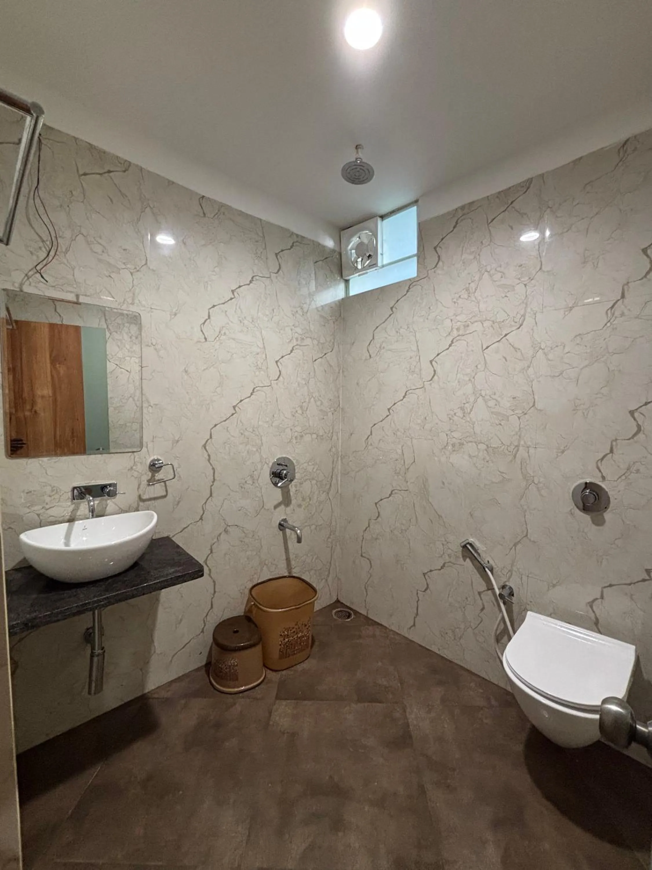 Shower in Hotel Petal Inn