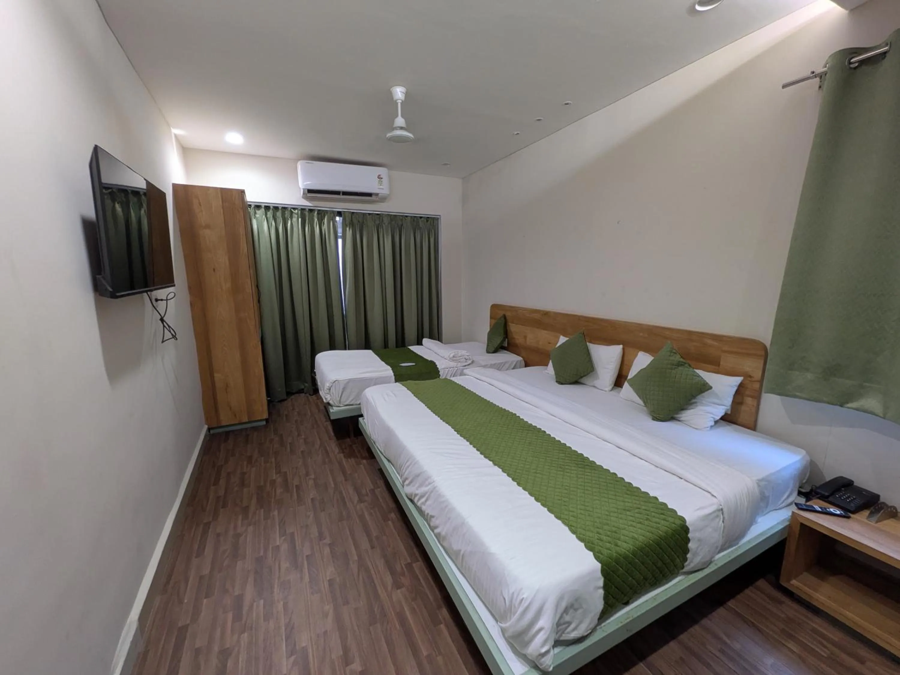 Bed in Hotel Petal Inn