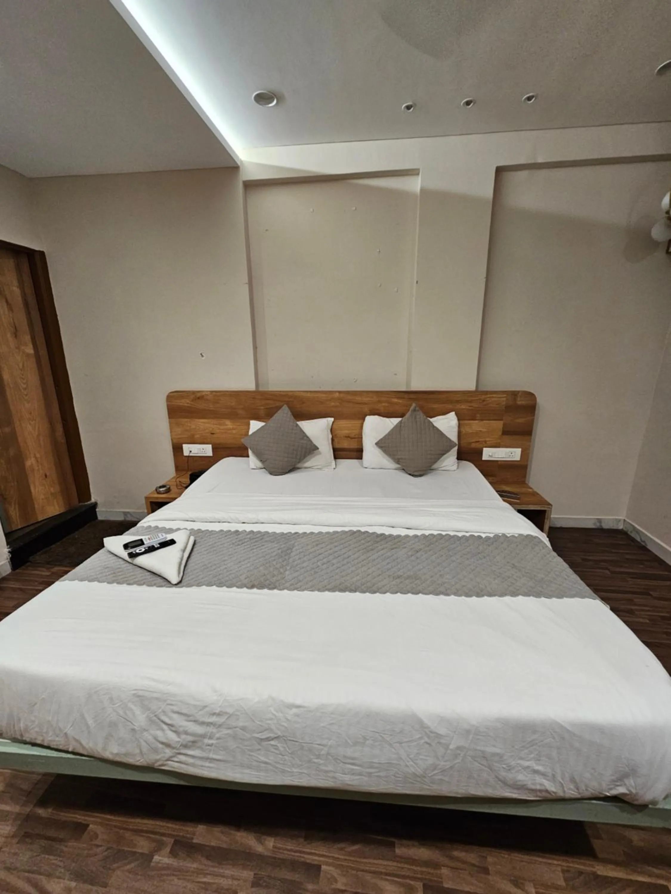 Bed in Hotel Petal Inn