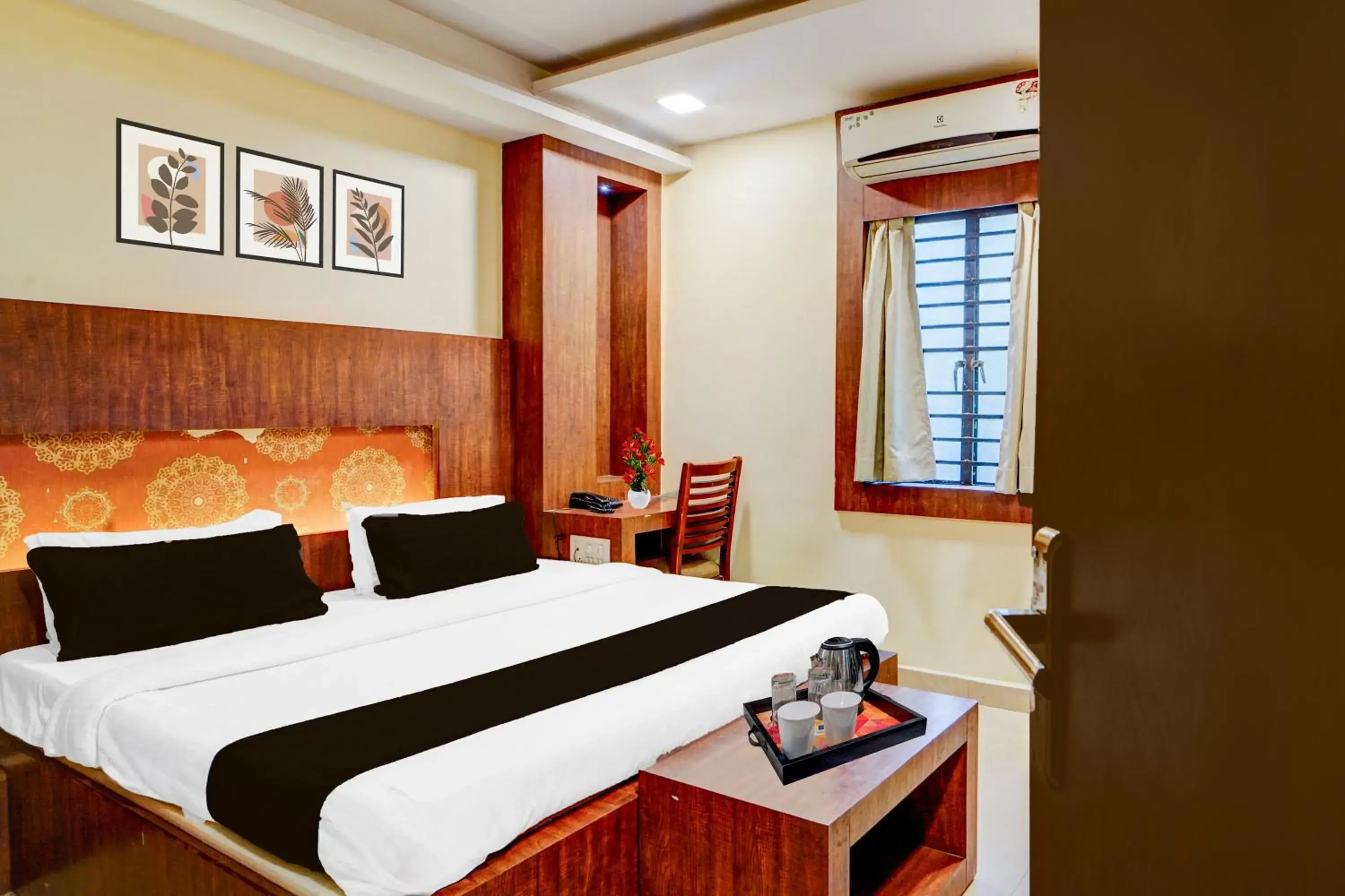 Classic Triple Room - single occupancy in Super Townhouse Madan Mahal Railway Junction Formerly Annpurna Inn Classic Triple Room - single occupancy in Super Townhouse Madan Mahal Railway Junction Formerly Annpurna Inn