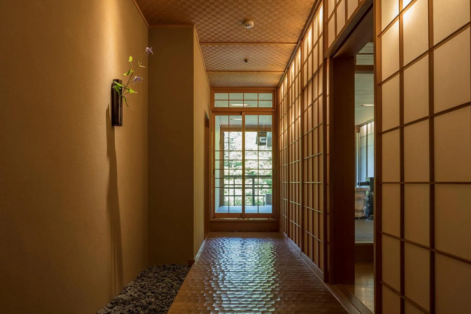 Photo of the whole room in Gora Kadan