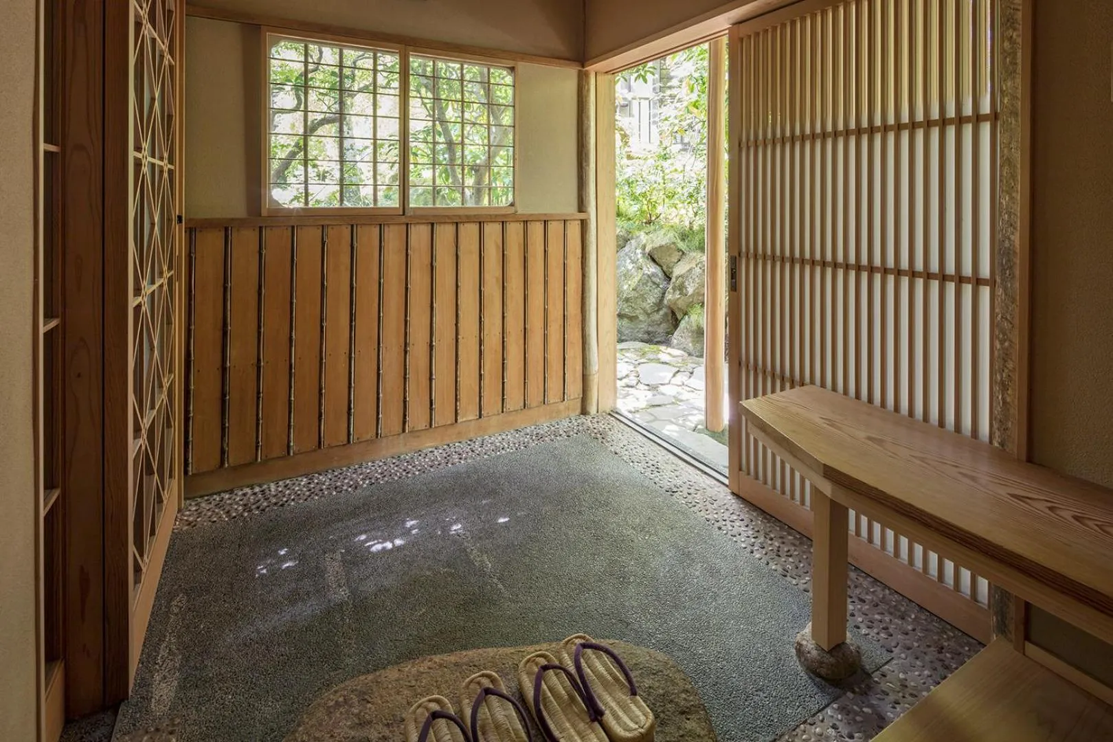 Photo of the whole room in Gora Kadan