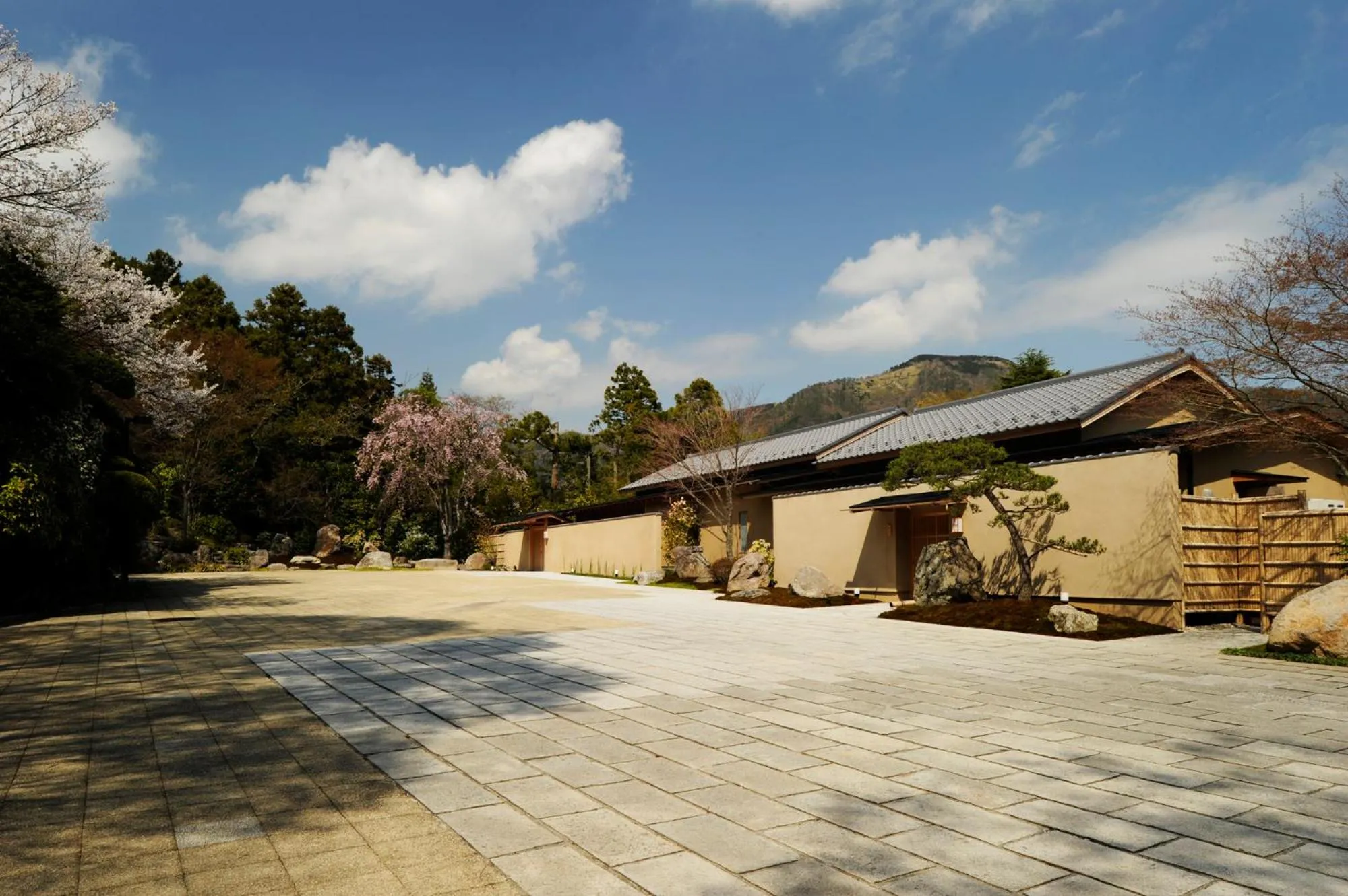 Property building in Gora Kadan