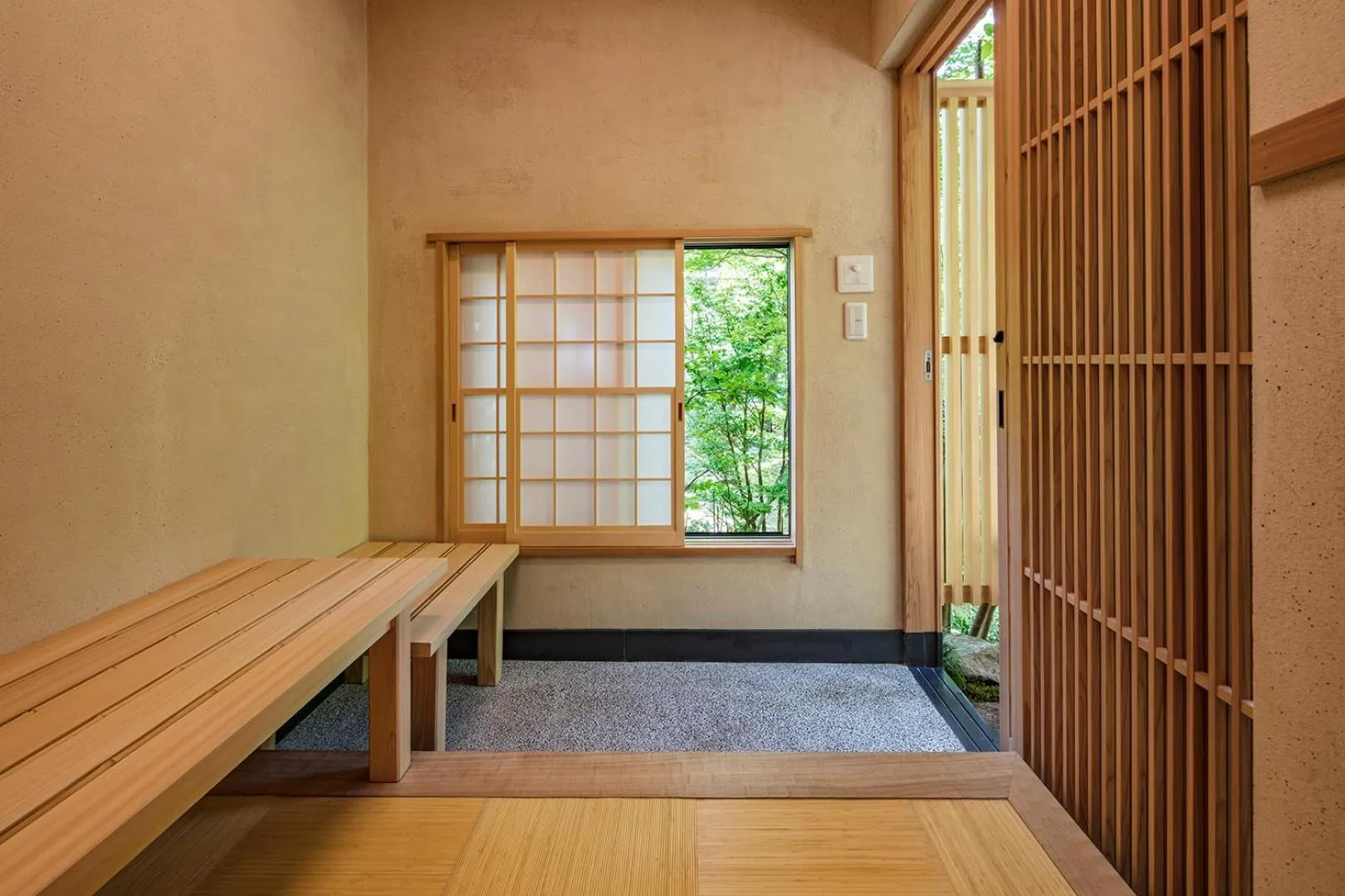 Photo of the whole room in Gora Kadan