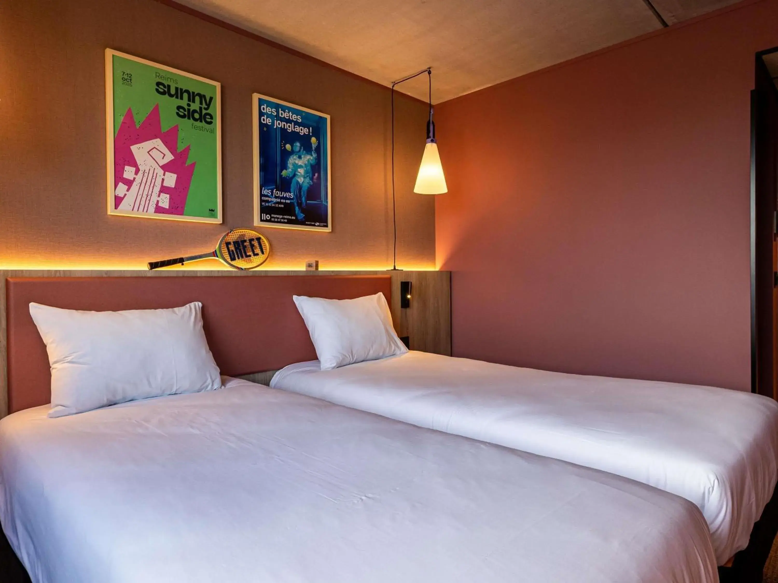 POP Twin Room in greet Hotel Reims Tinqueux POP Twin Room in greet Hotel Reims Tinqueux