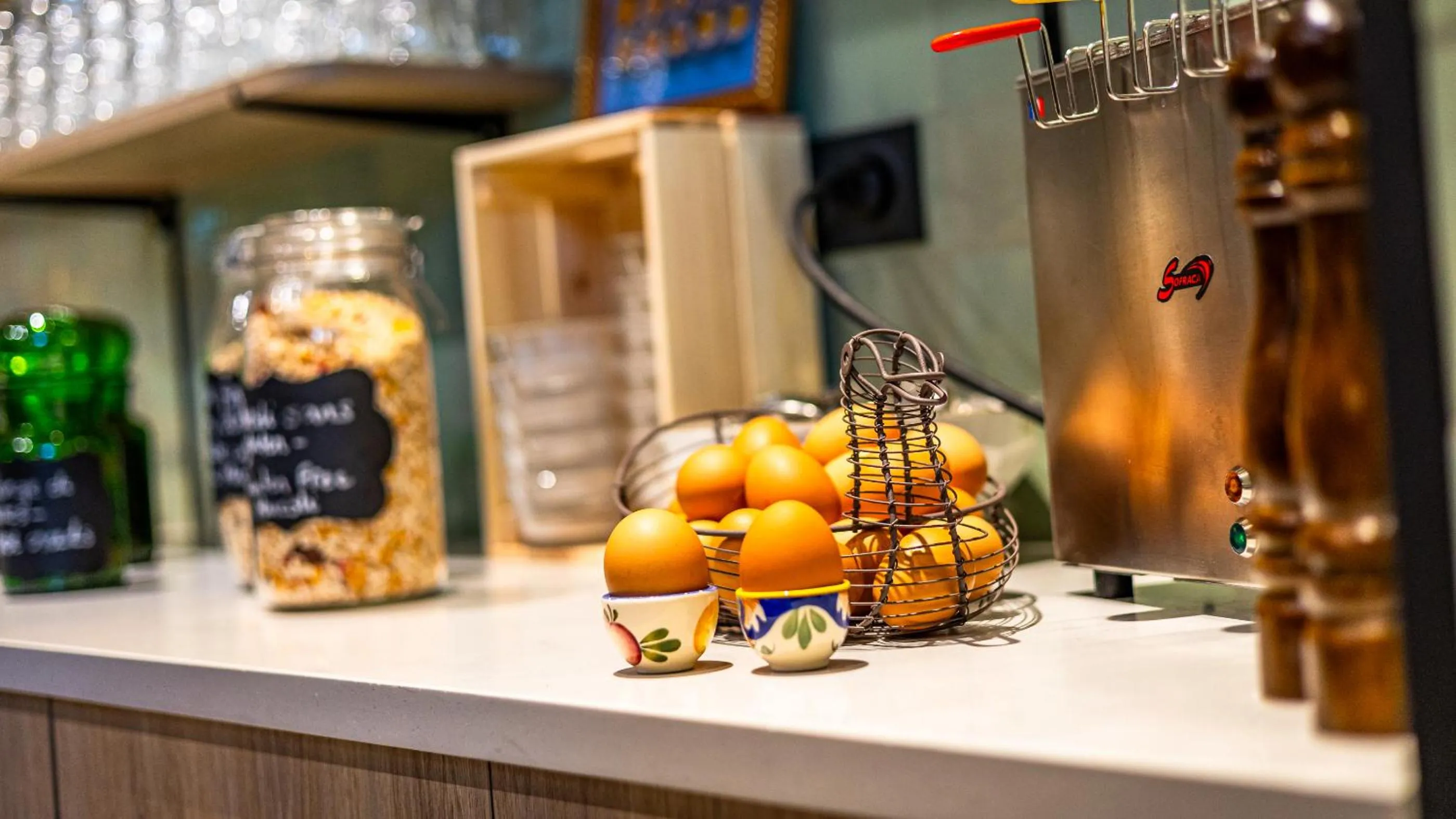 Buffet breakfast in greet Hotel Reims Tinqueux