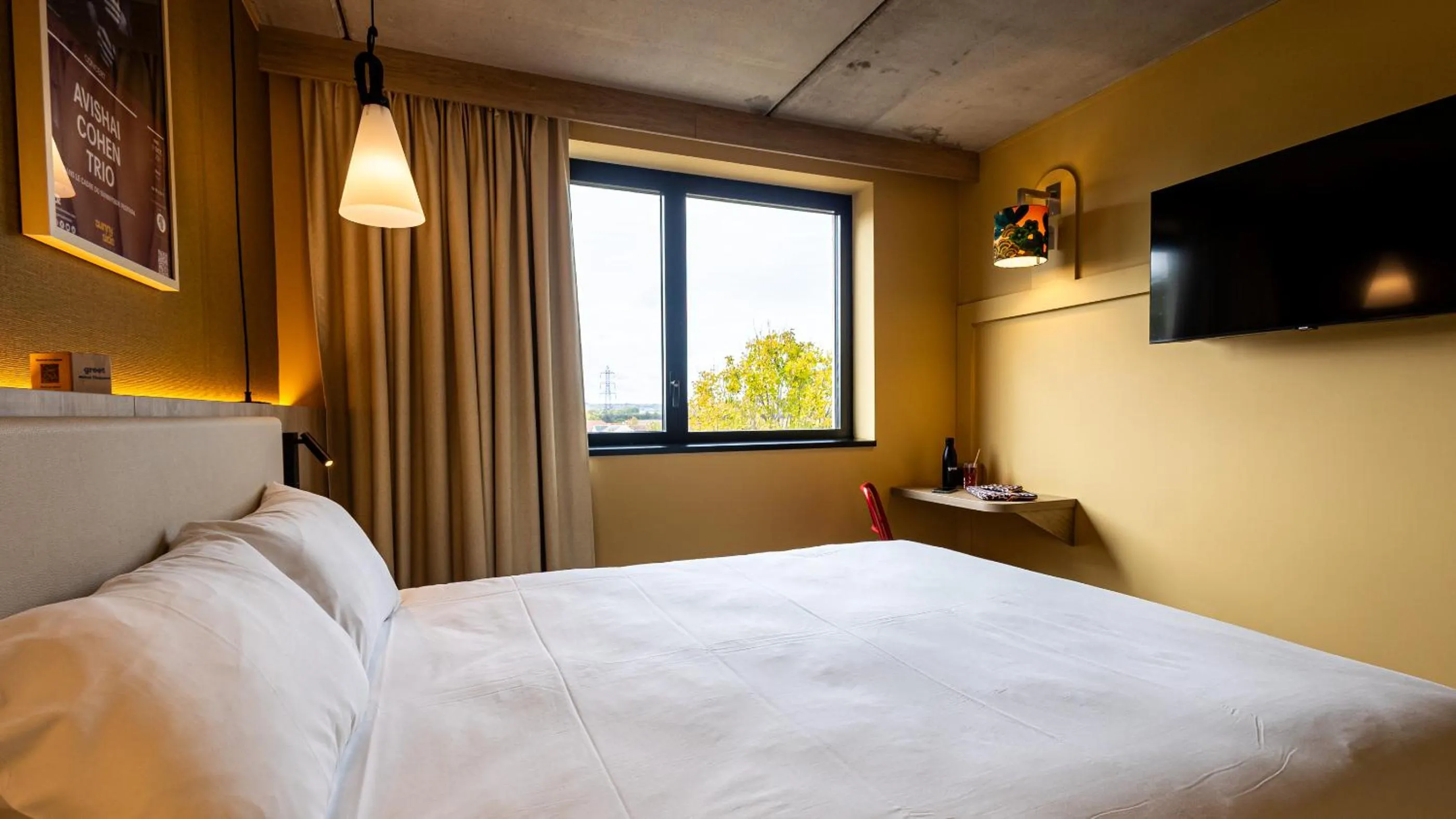 Bedroom, Bed in greet Hotel Reims Tinqueux