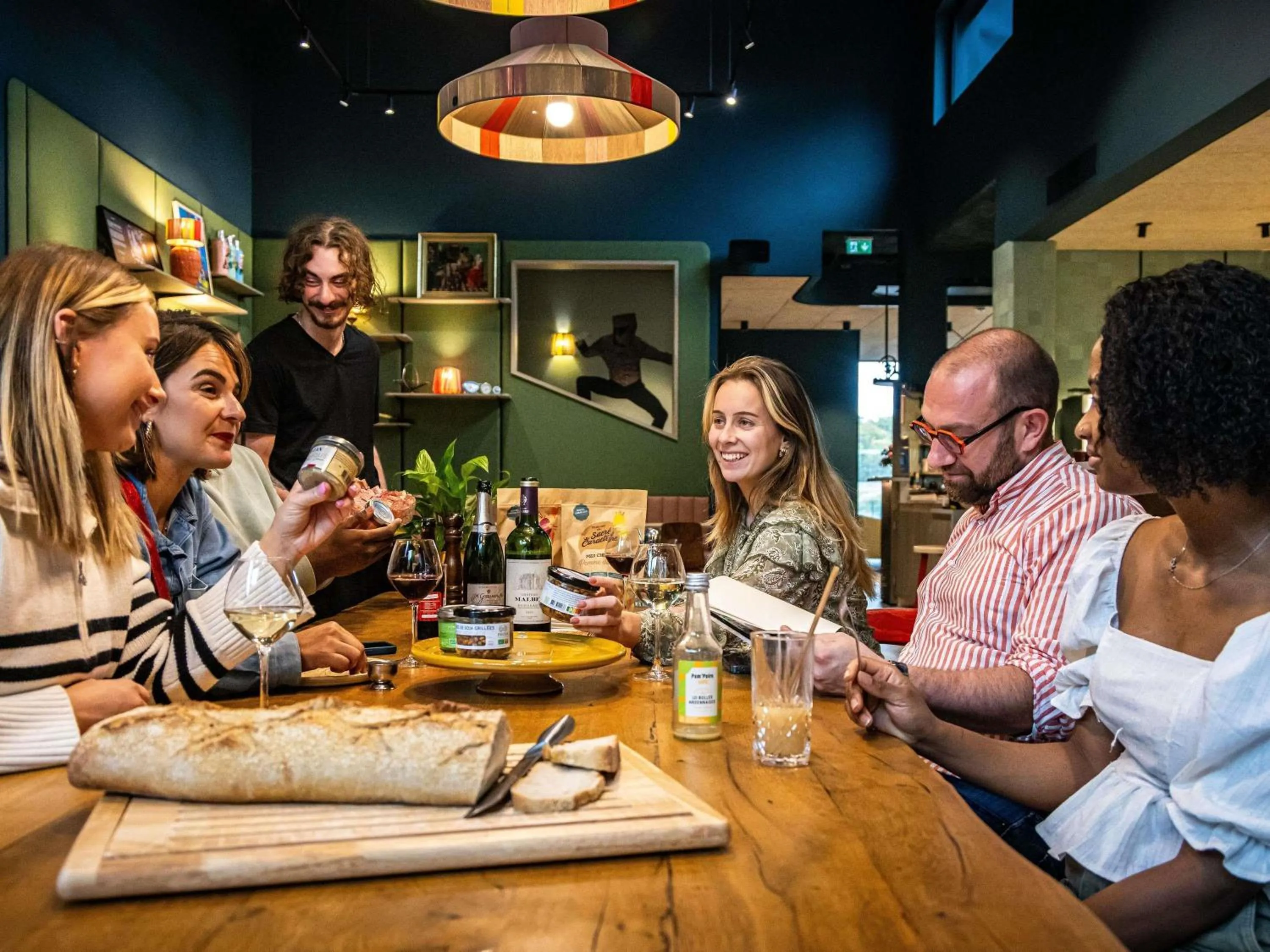 Lounge or bar in greet Hotel Reims Tinqueux