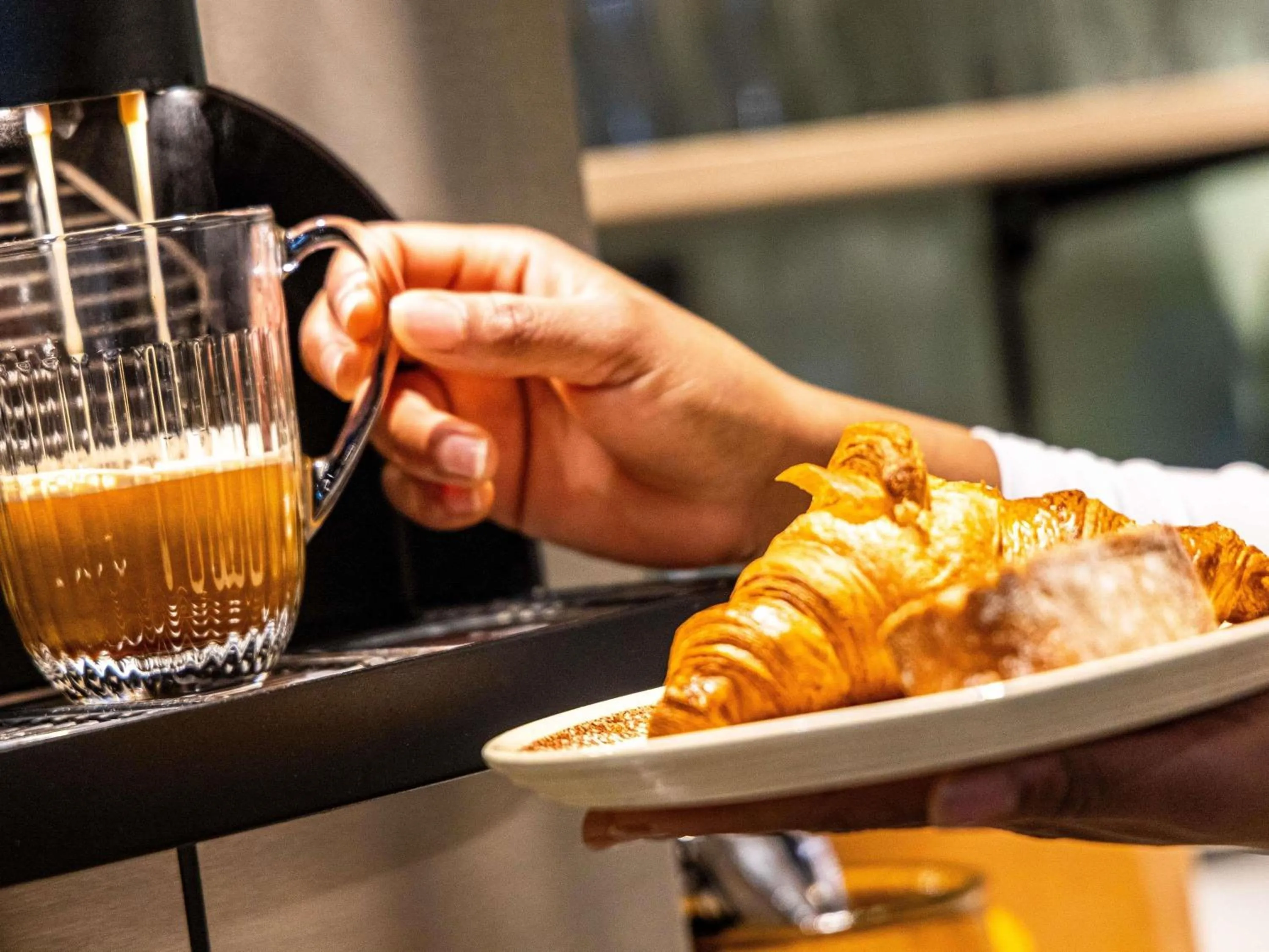 Breakfast in greet Hotel Reims Tinqueux