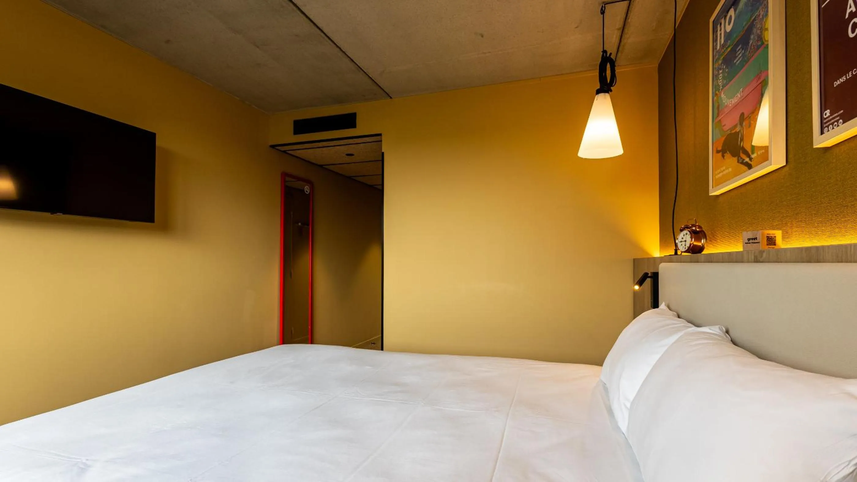 Bedroom, Bed in greet Hotel Reims Tinqueux