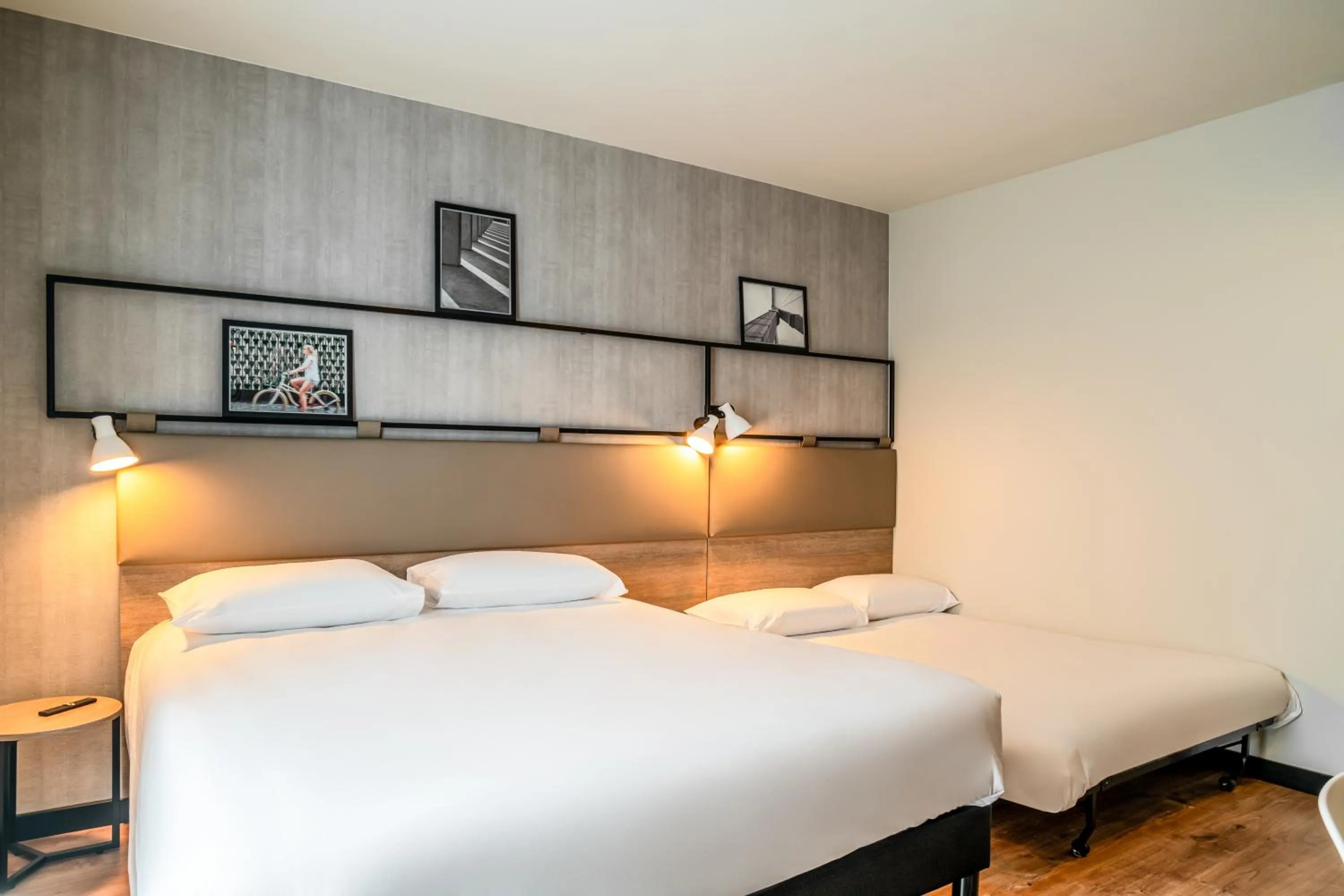 Photo of the whole room, Bed in ibis Bordeaux Nord Carbon Blanc