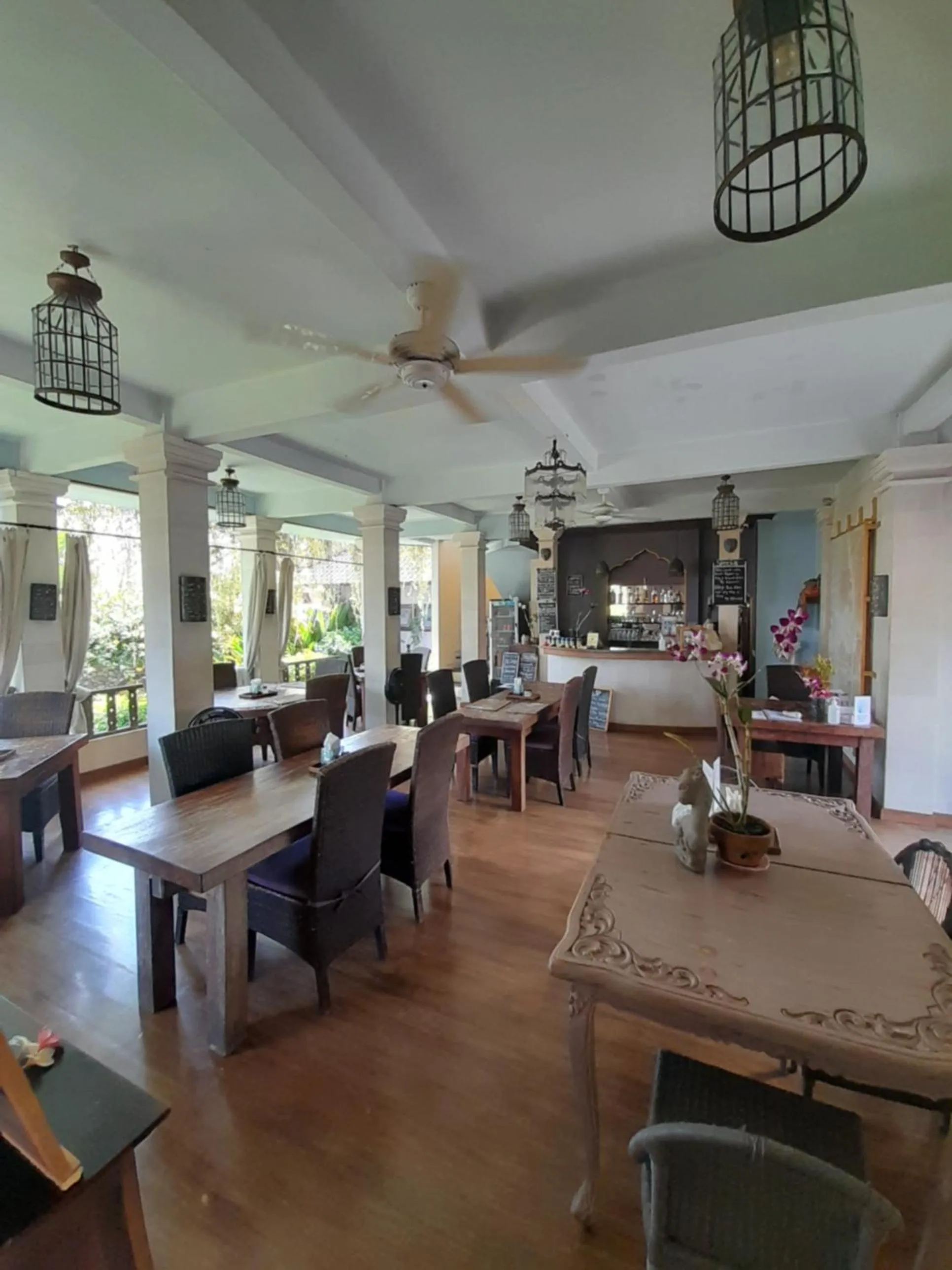 Restaurant/places to eat in Life in Amed Beach Hotel