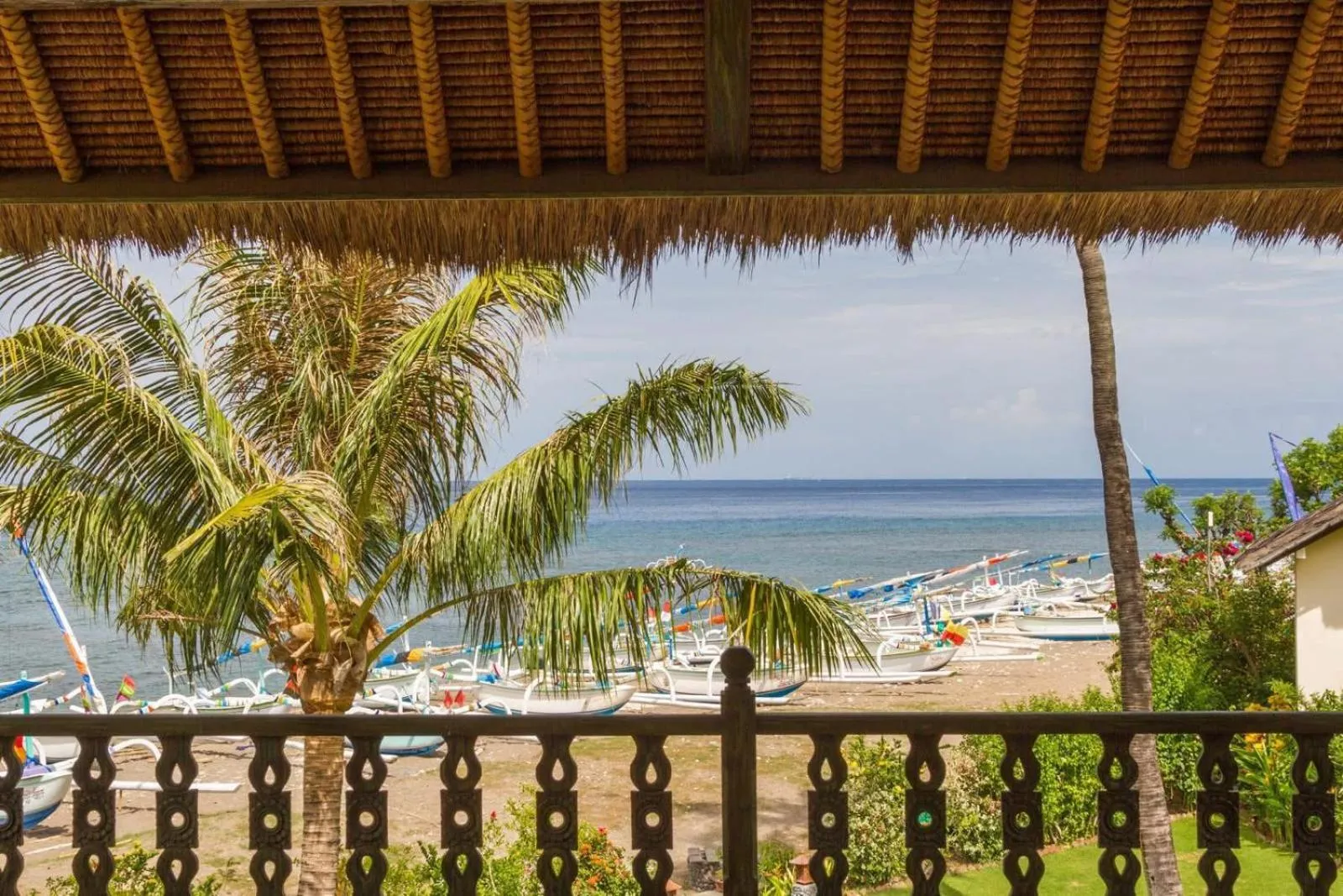 Life in Amed Beach Hotel