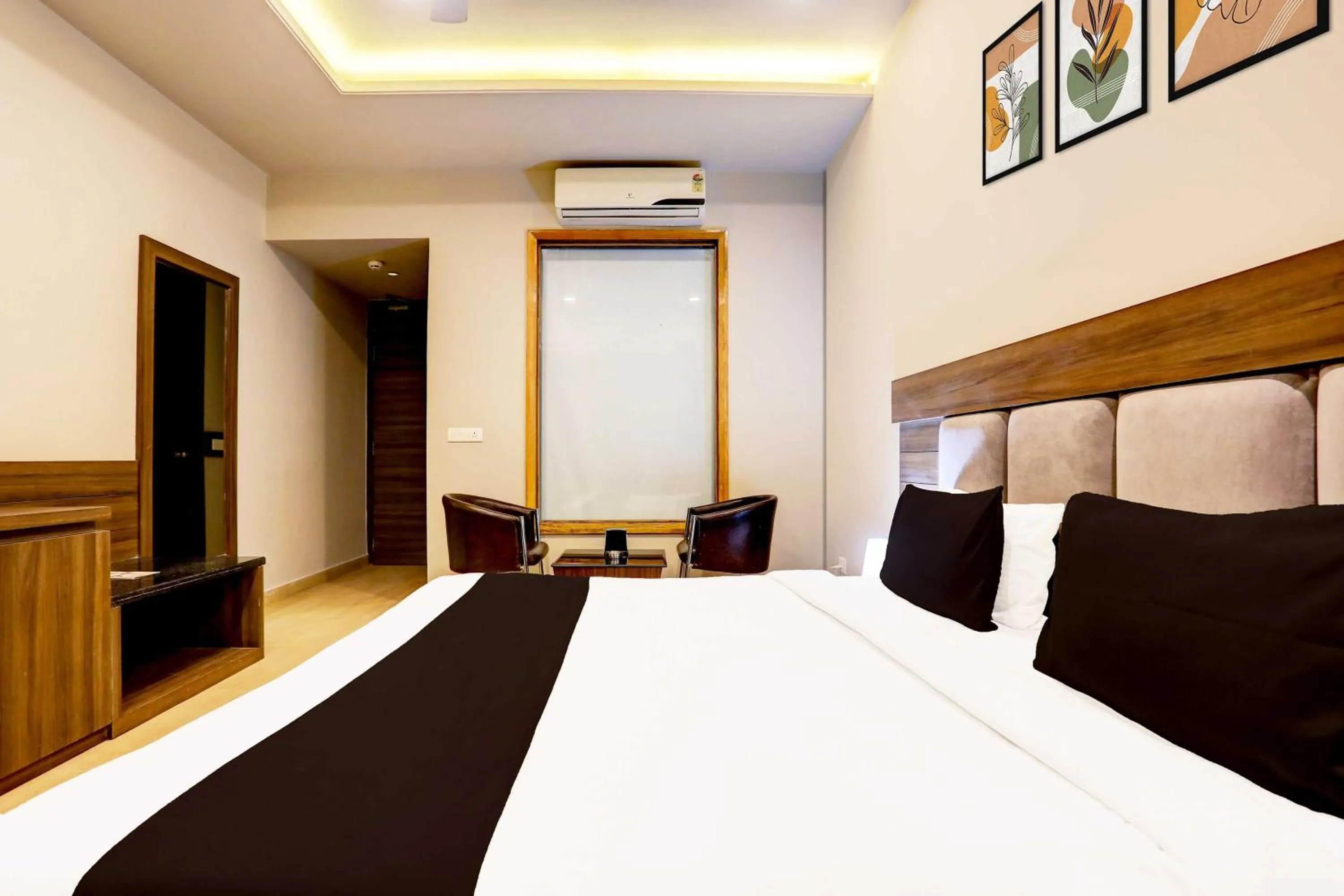 Bedroom, Bed in Hotel O Alwar Bus Station