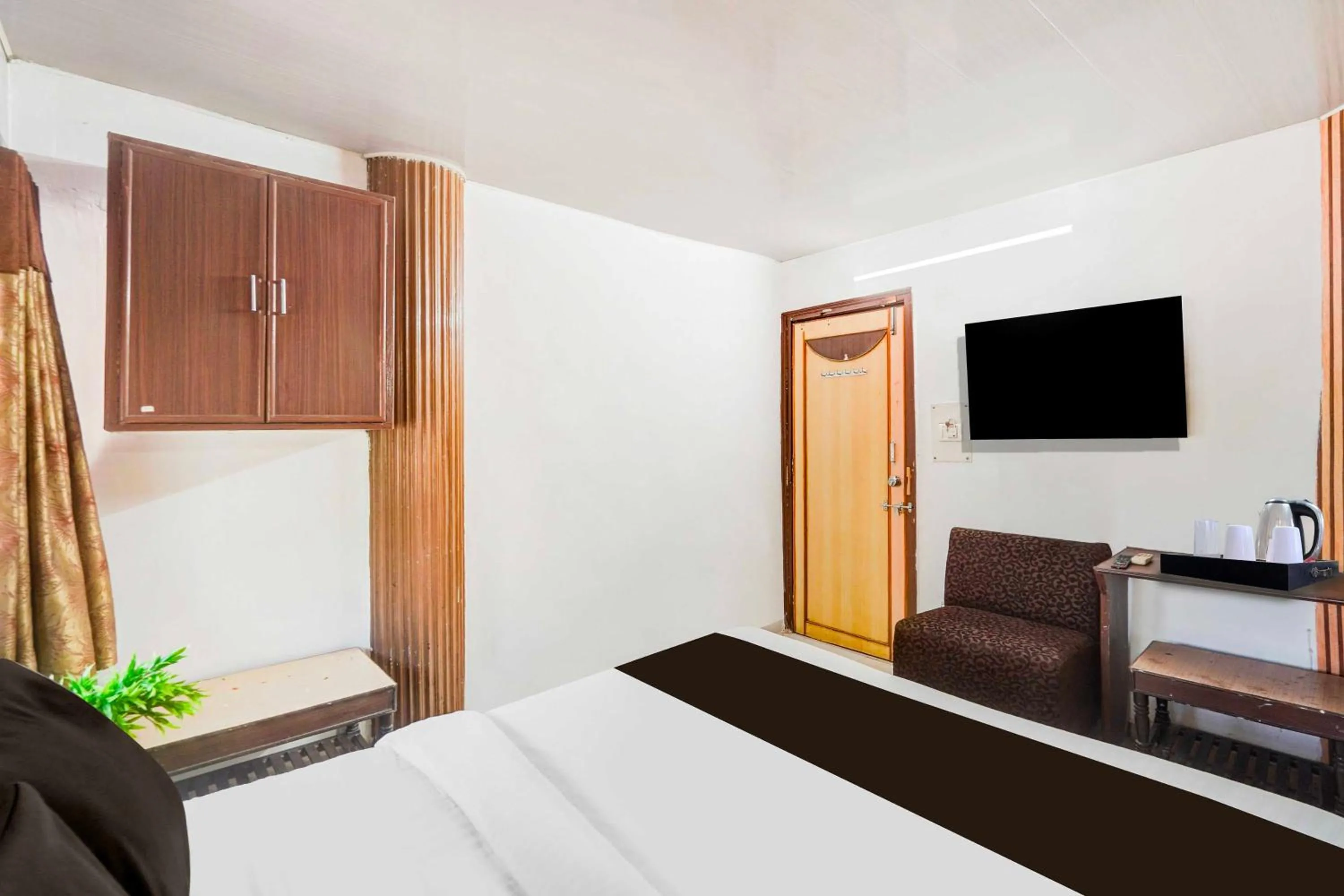 Bedroom, Bed in Hotel O Maninagar Railway Station