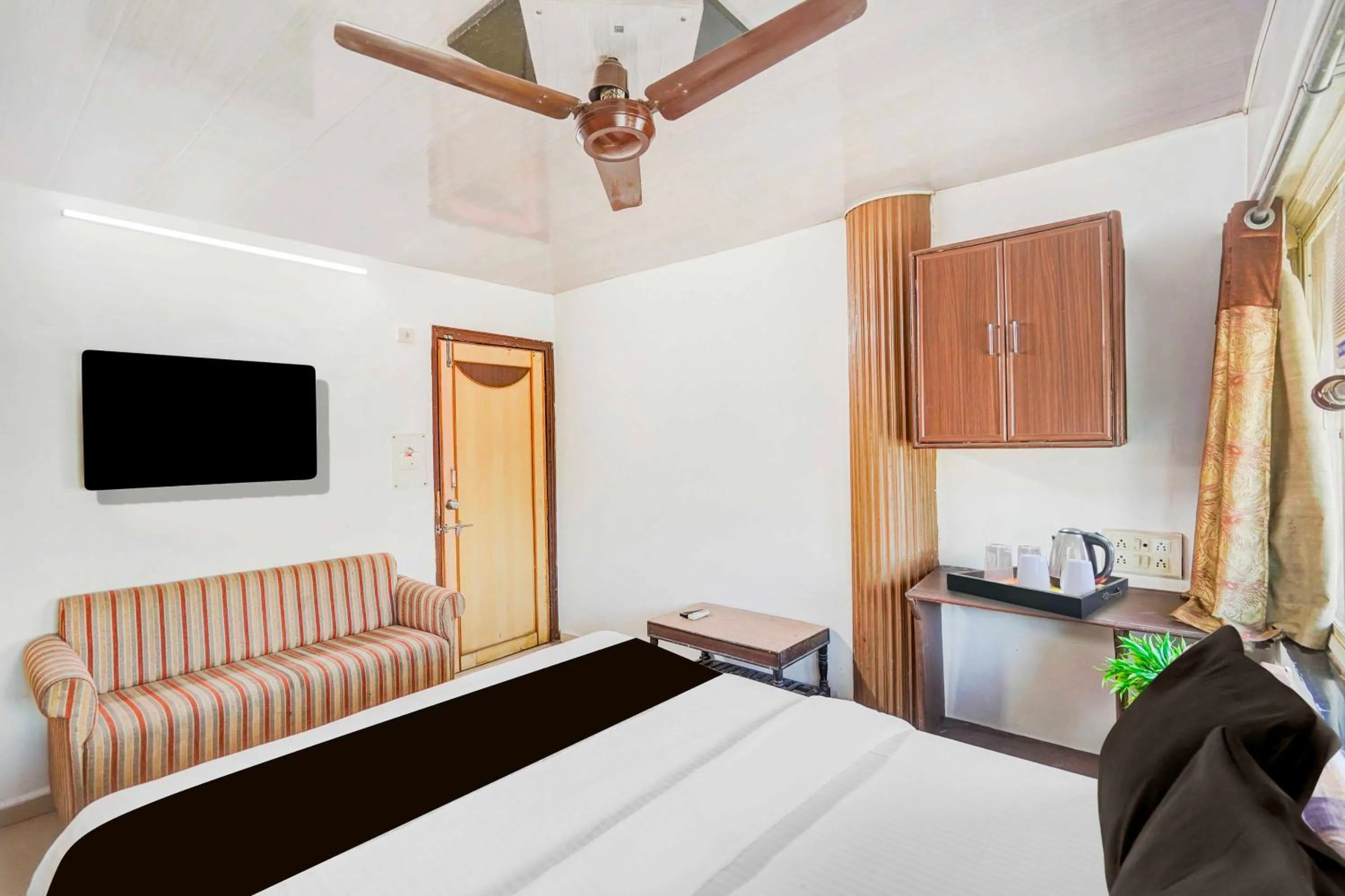 Bedroom, Bed in Hotel O Maninagar Railway Station