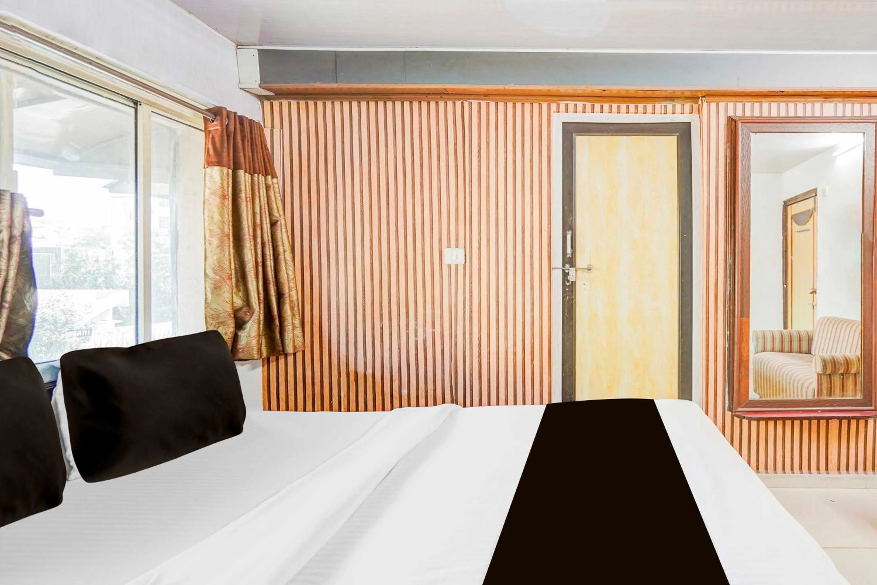 Bedroom, Bed in Hotel O Maninagar Railway Station