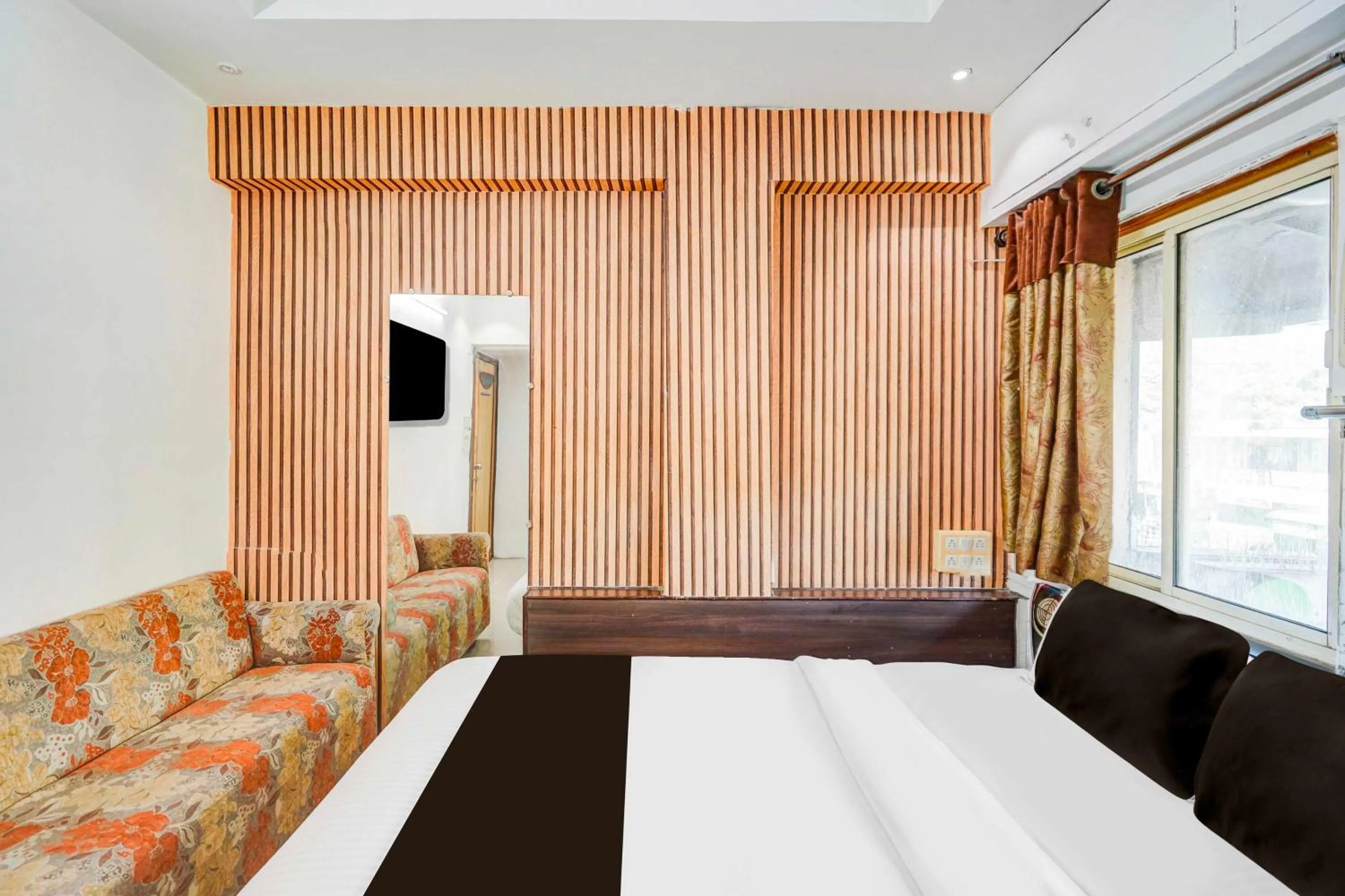Bedroom, Bed in Hotel O Maninagar Railway Station